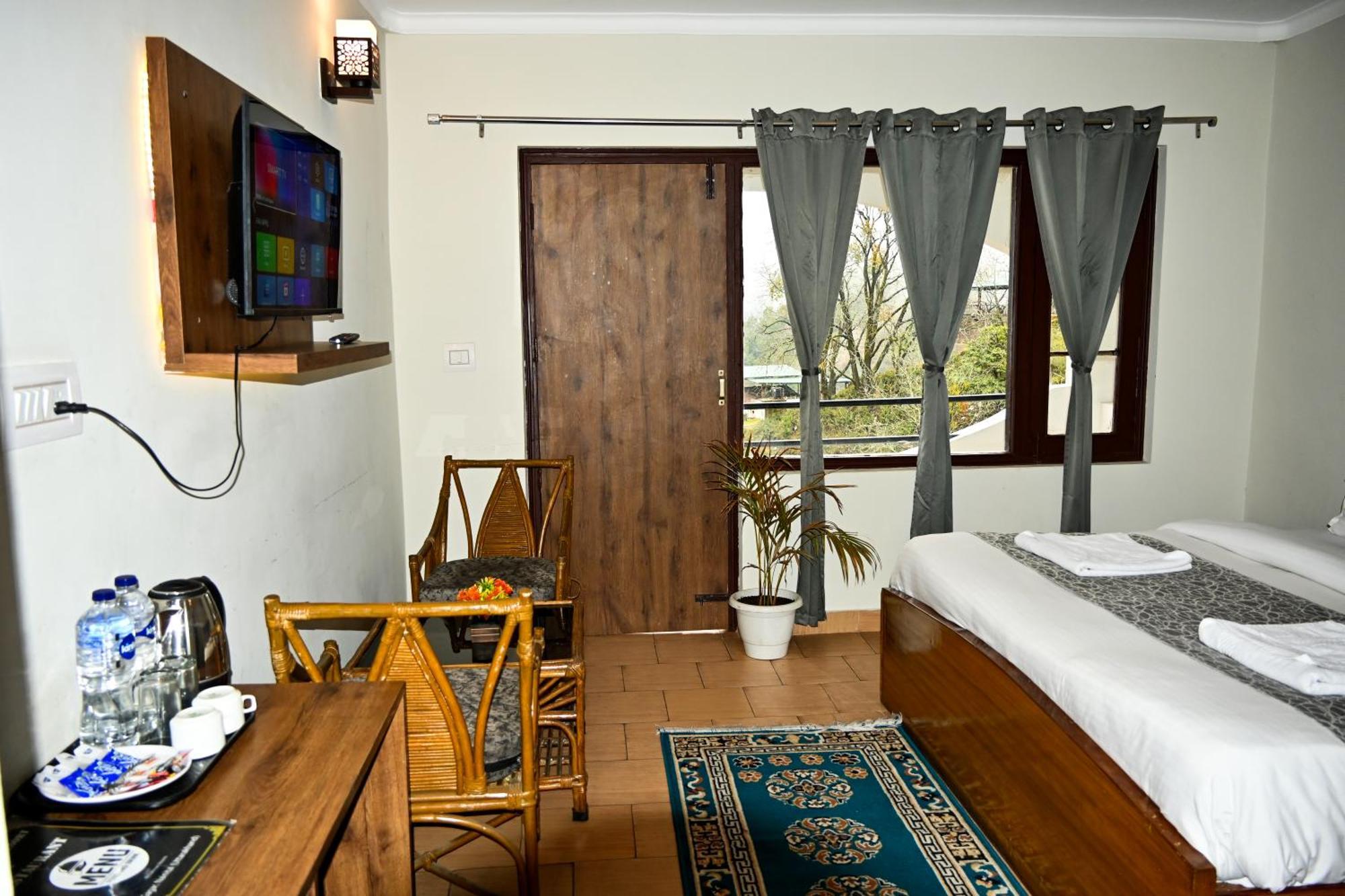 Resort Kumaon Roop Near Neem Karoli Temple