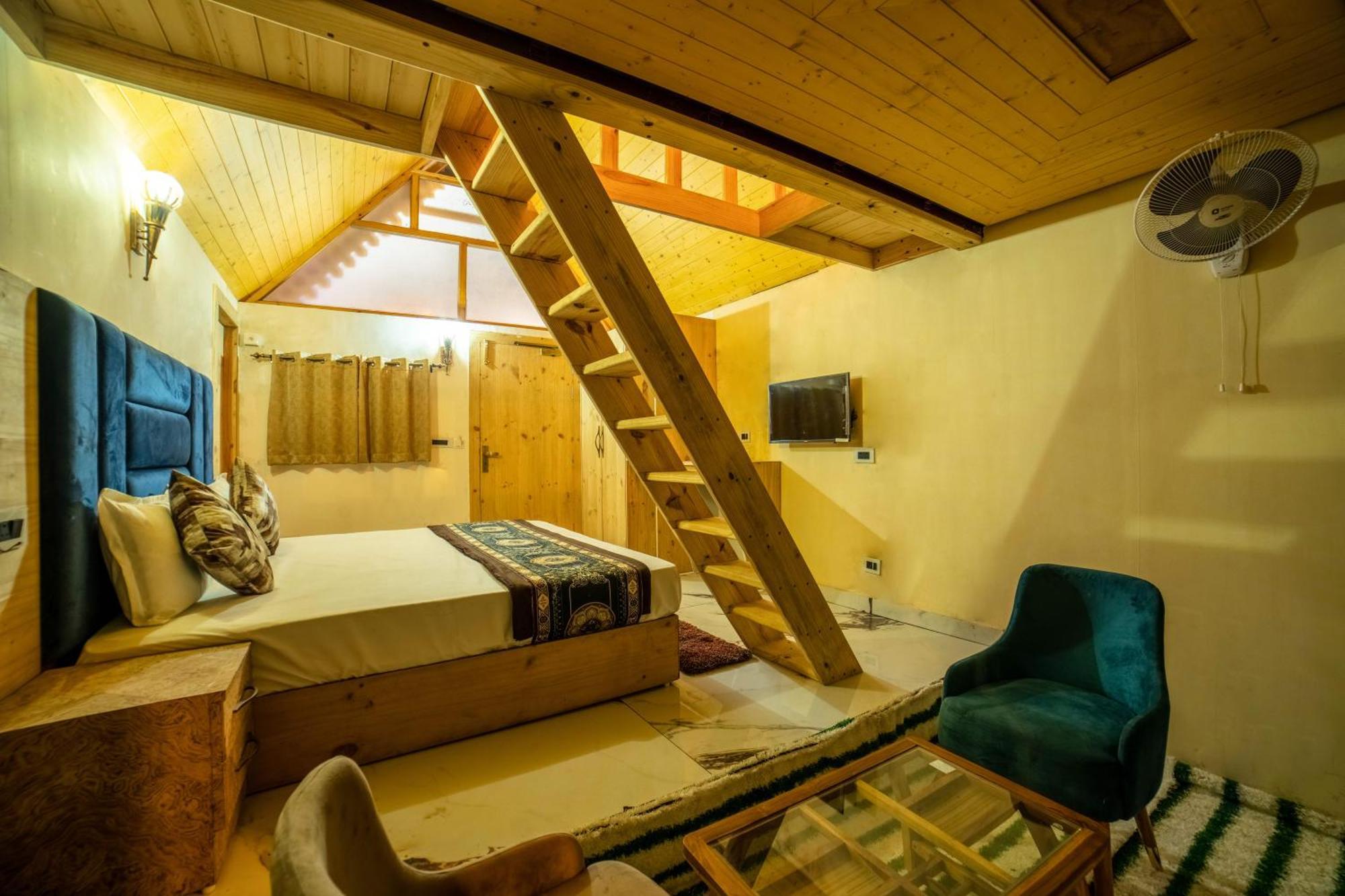 Resort Mudras Grove Resort,