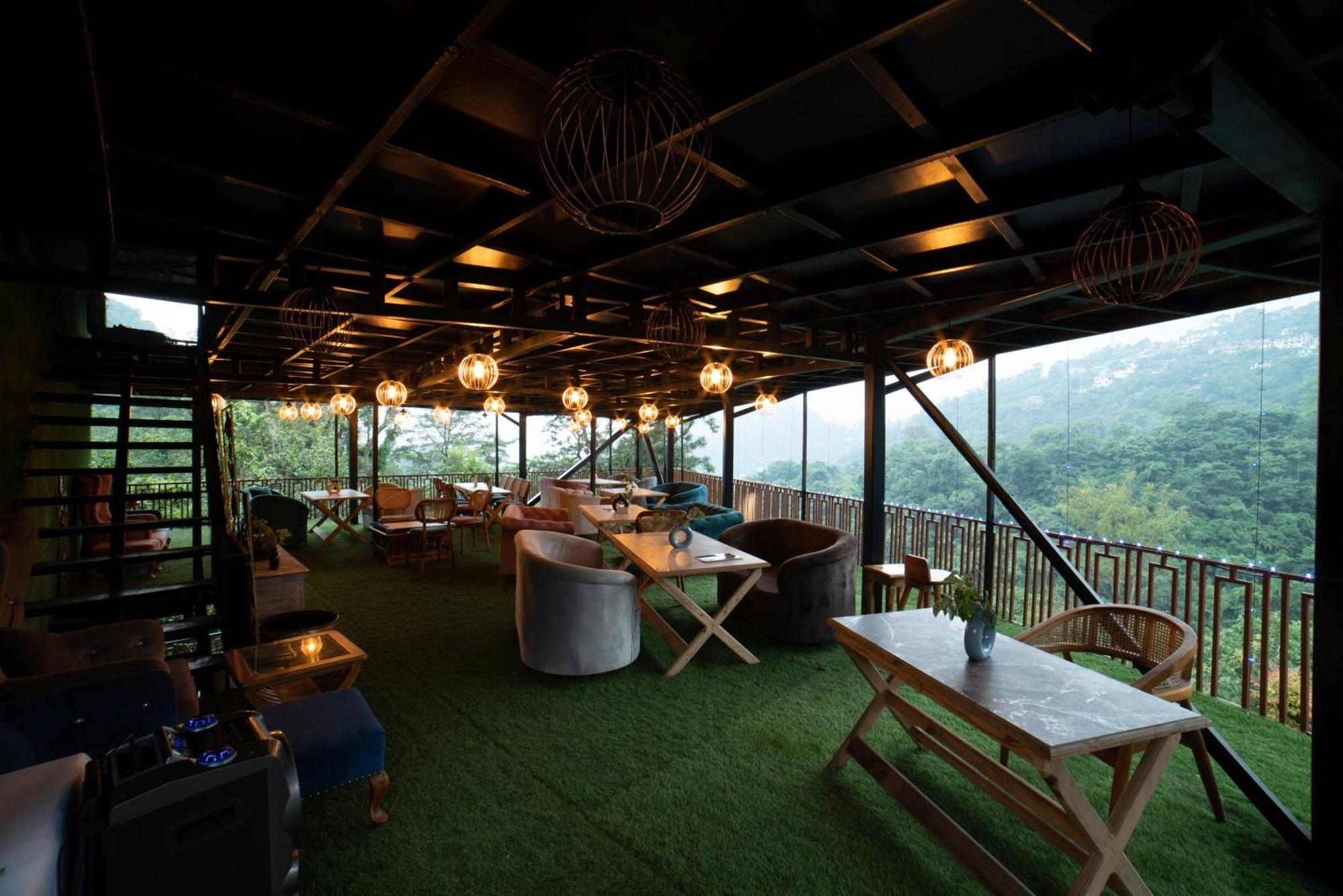 Mudras Grove Resort, Resort