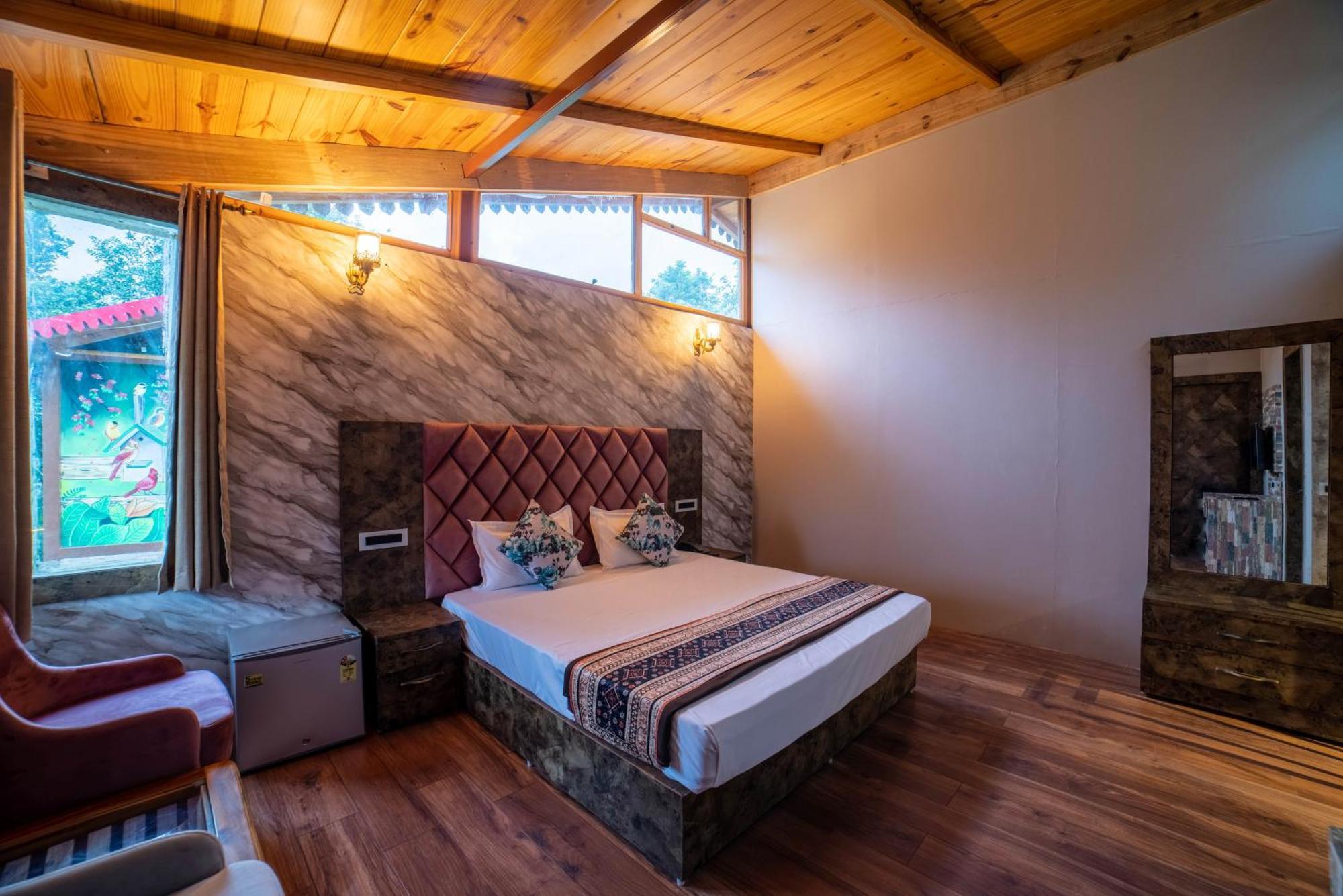Mudras Grove Resort, Resort