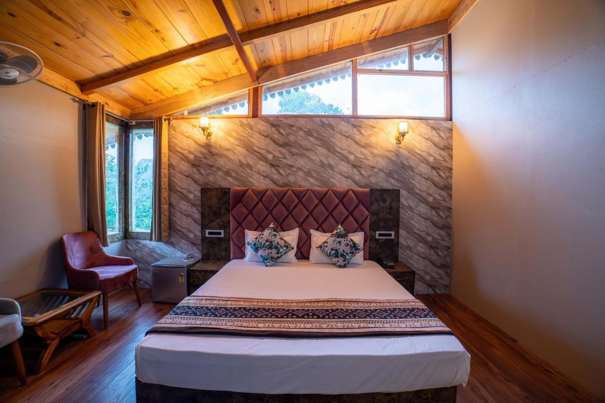 Mudras Grove Resort, Resort