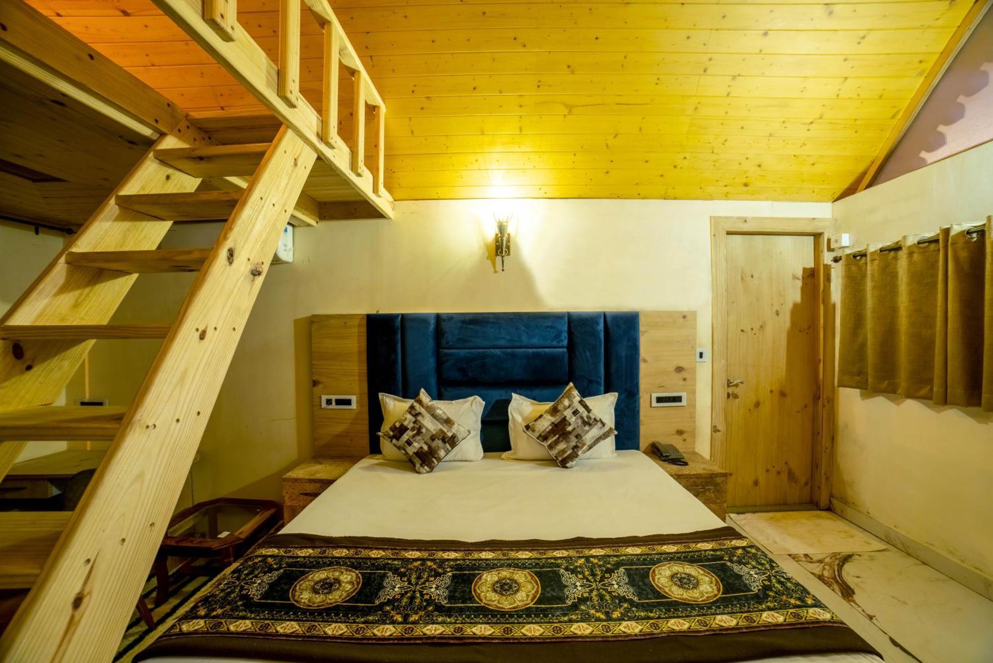 Mudras Grove Resort, Resort