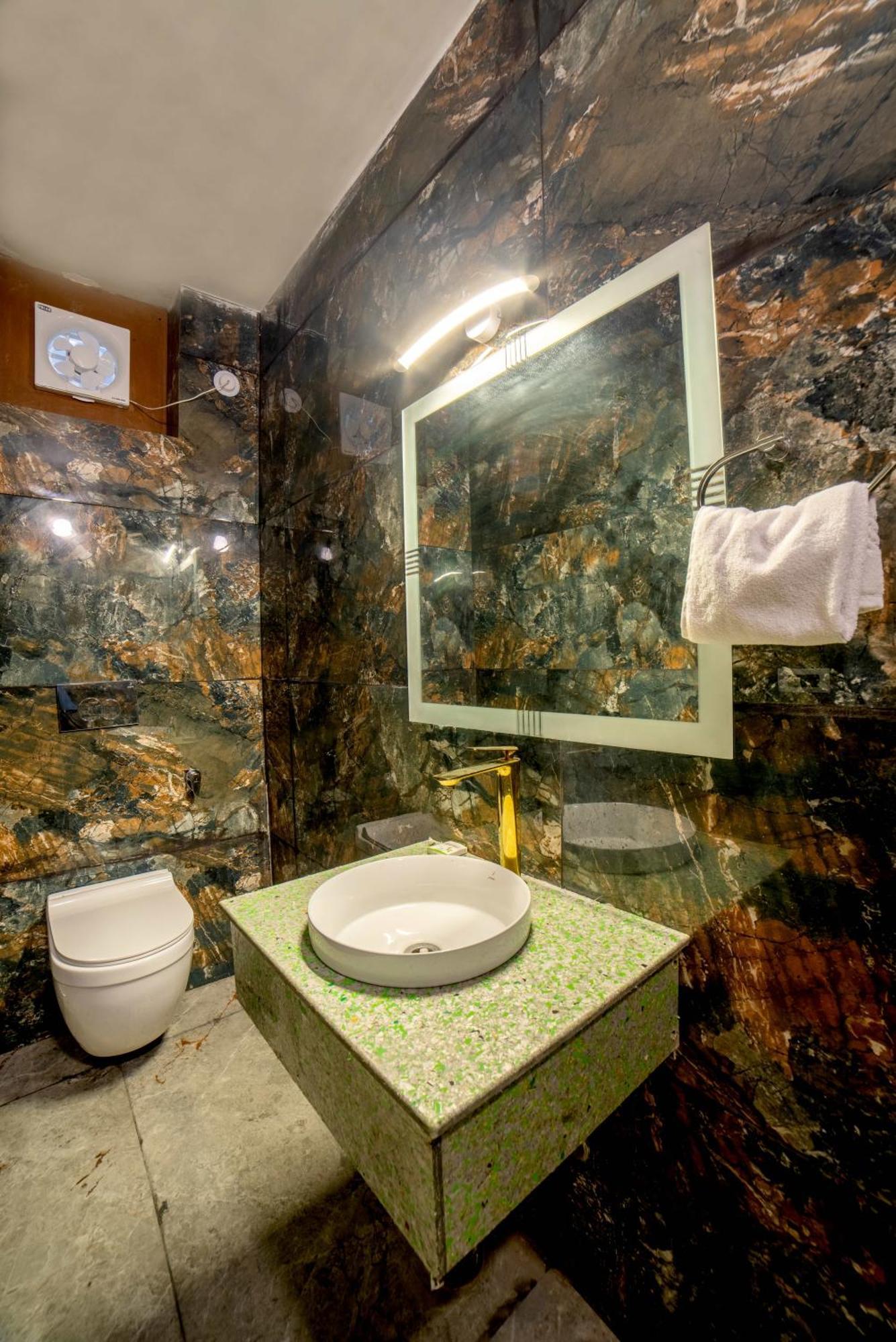 Mudras Grove Resort, Resort