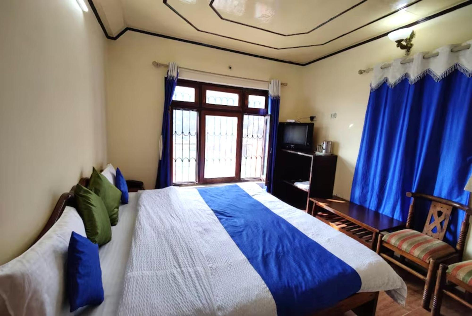 Hotel Goroomgo Chinar: Lakeside Retreat On Nainital's Mall Road Nainital