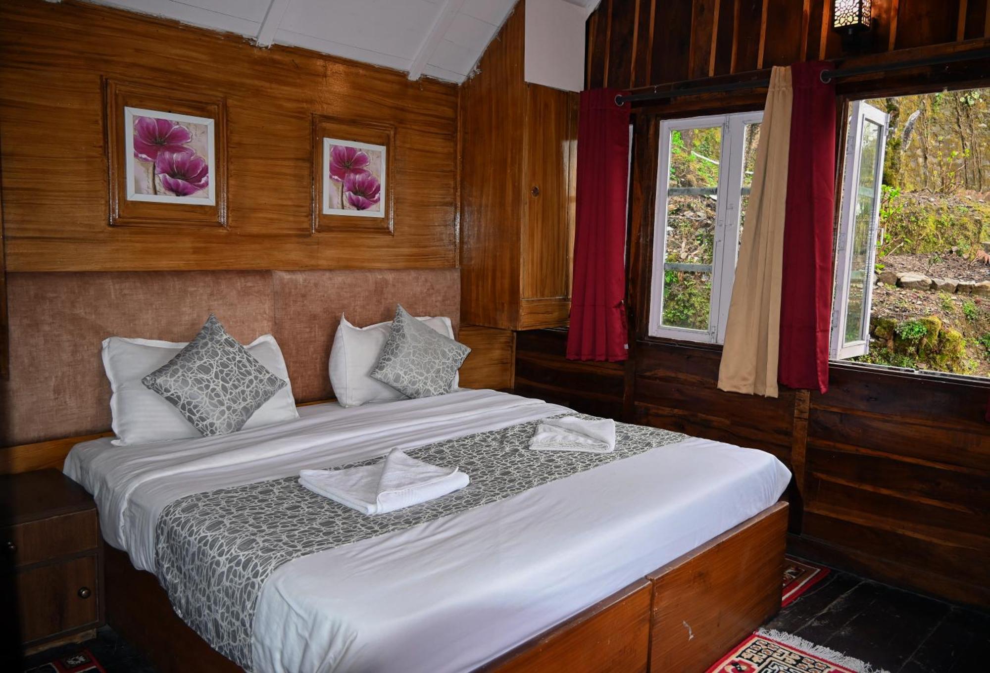 Resort Kumaon Roop Near Neem Karoli Temple