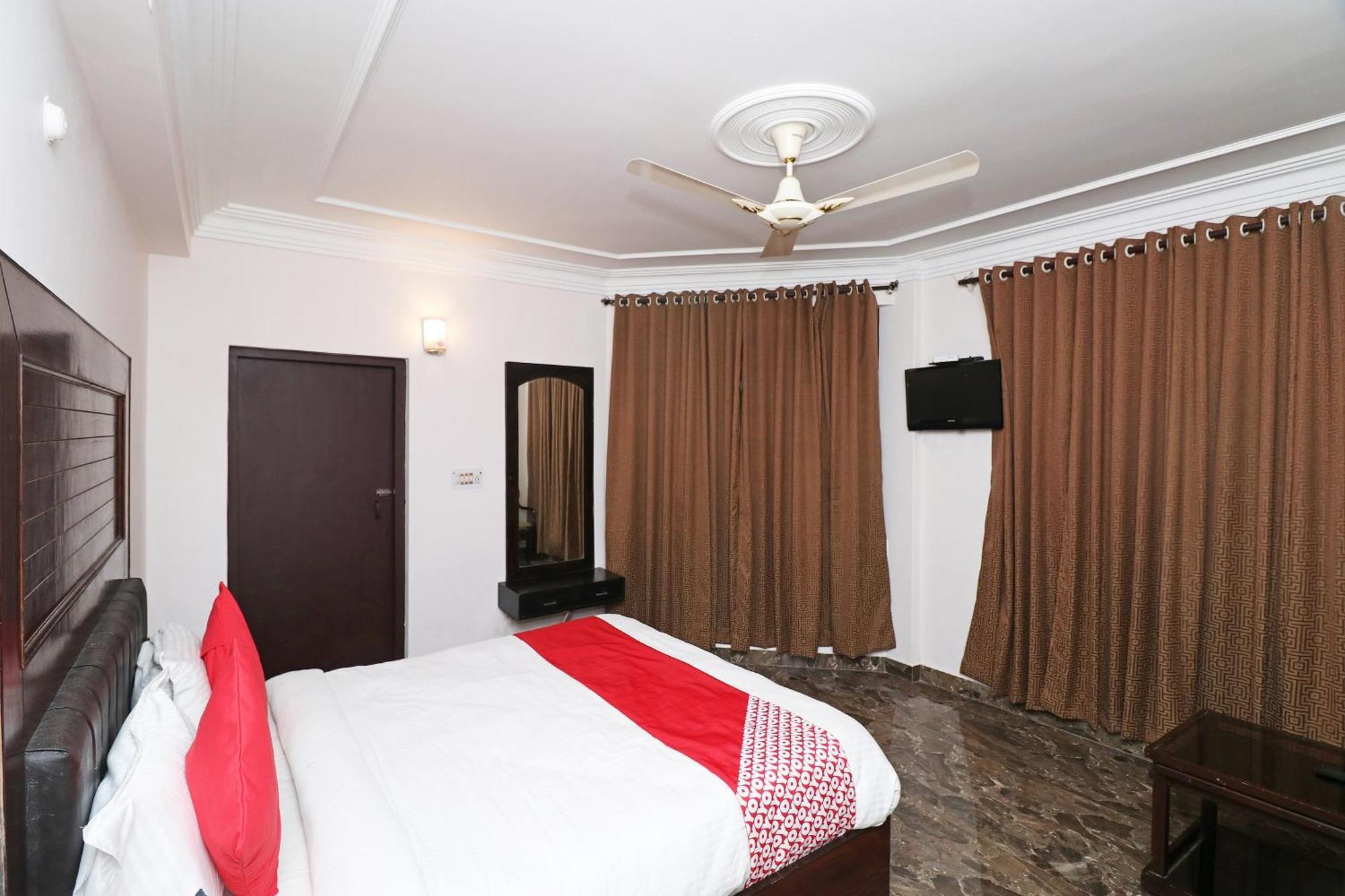 Collection O Mora Hotel