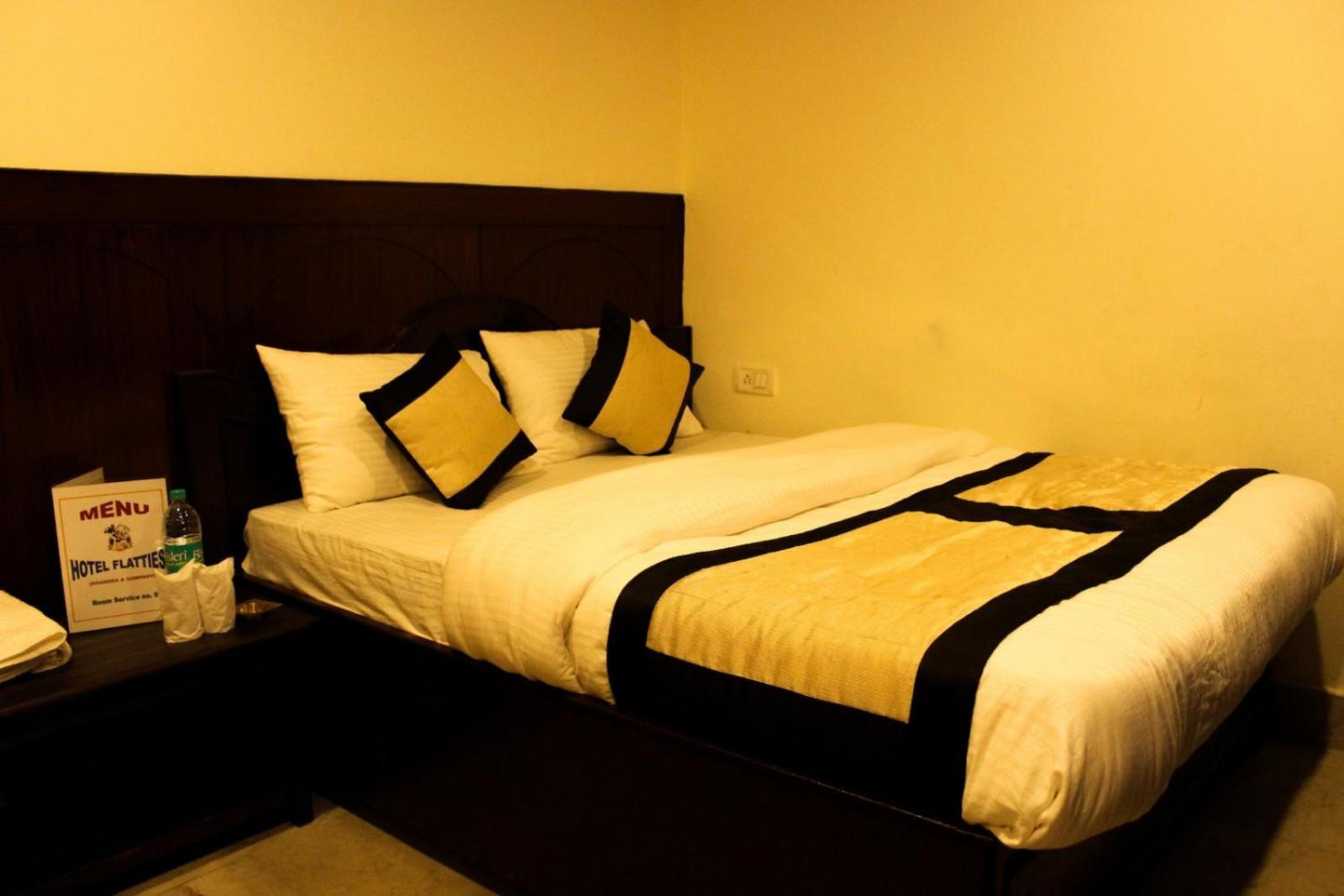 Hotel Flatties Mall Road Nainital-near Lake View Point