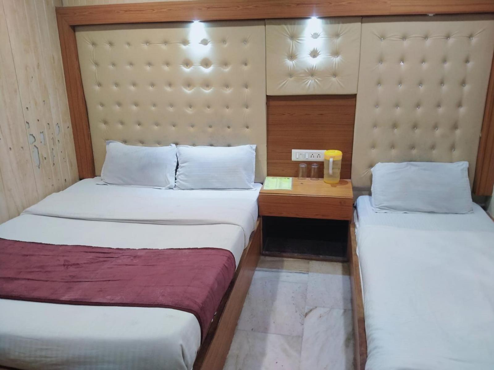 Hotel Flatties Mall Road Nainital-near Lake View Point 3*
