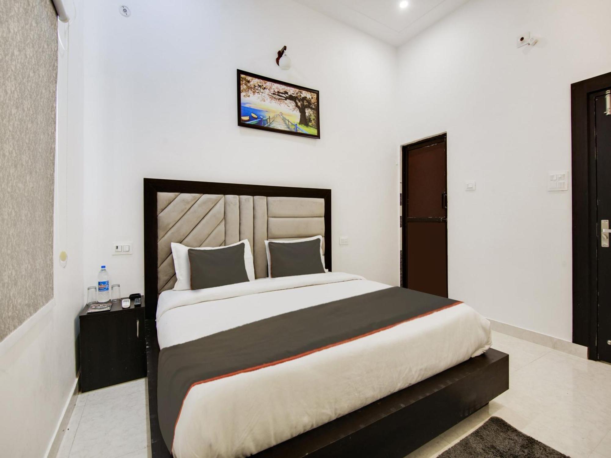 Hotel The Nines & Restro Nainital