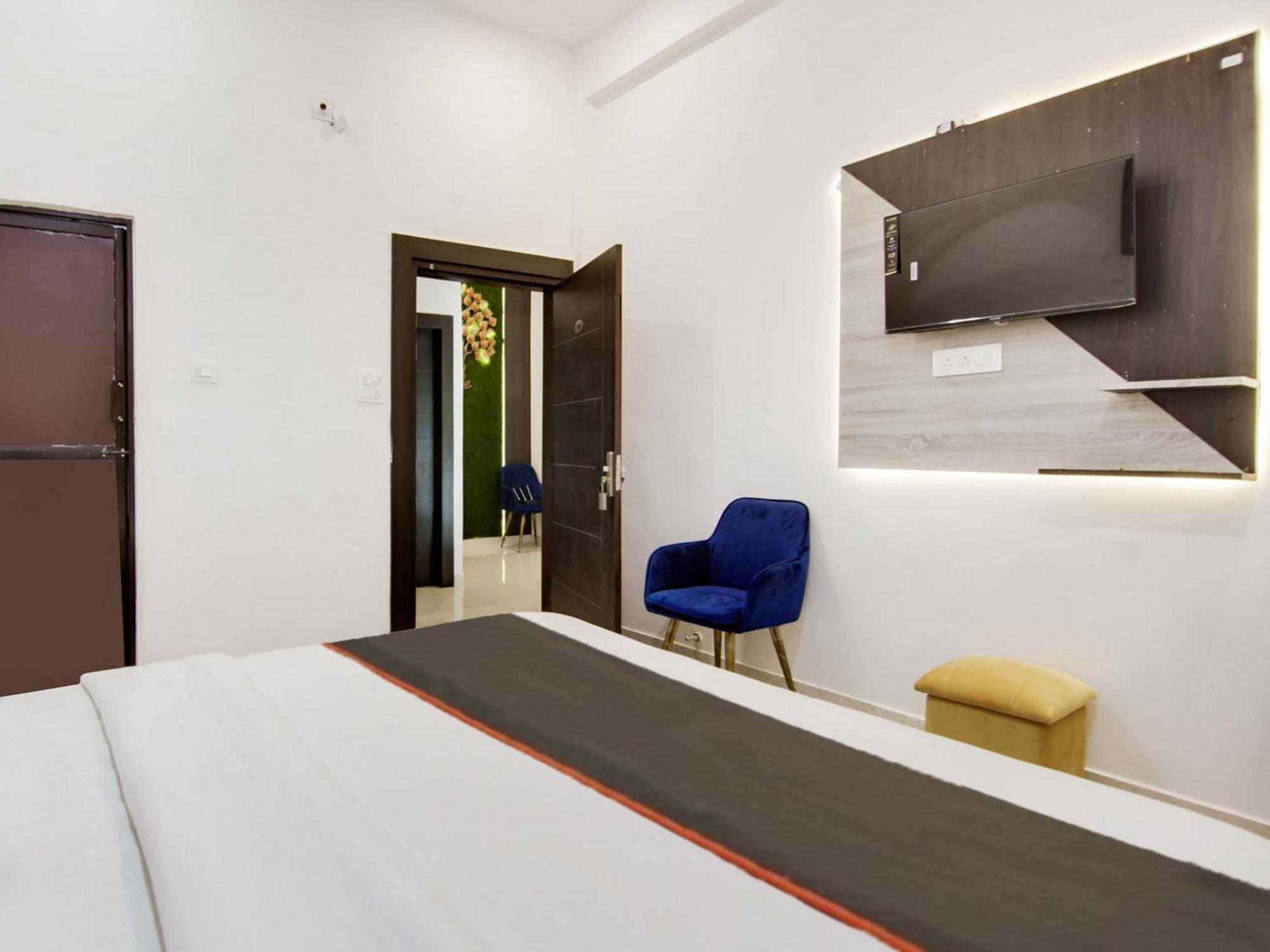 Hotel The Nines & Restro 3*