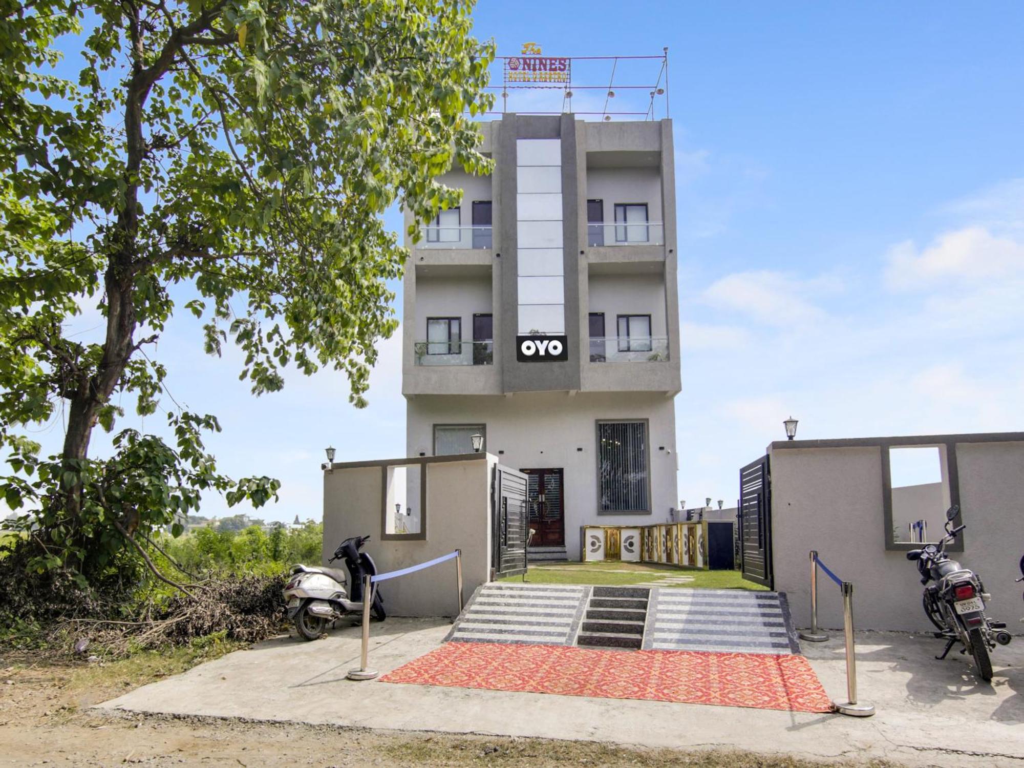 Hotel The Nines & Restro 3*