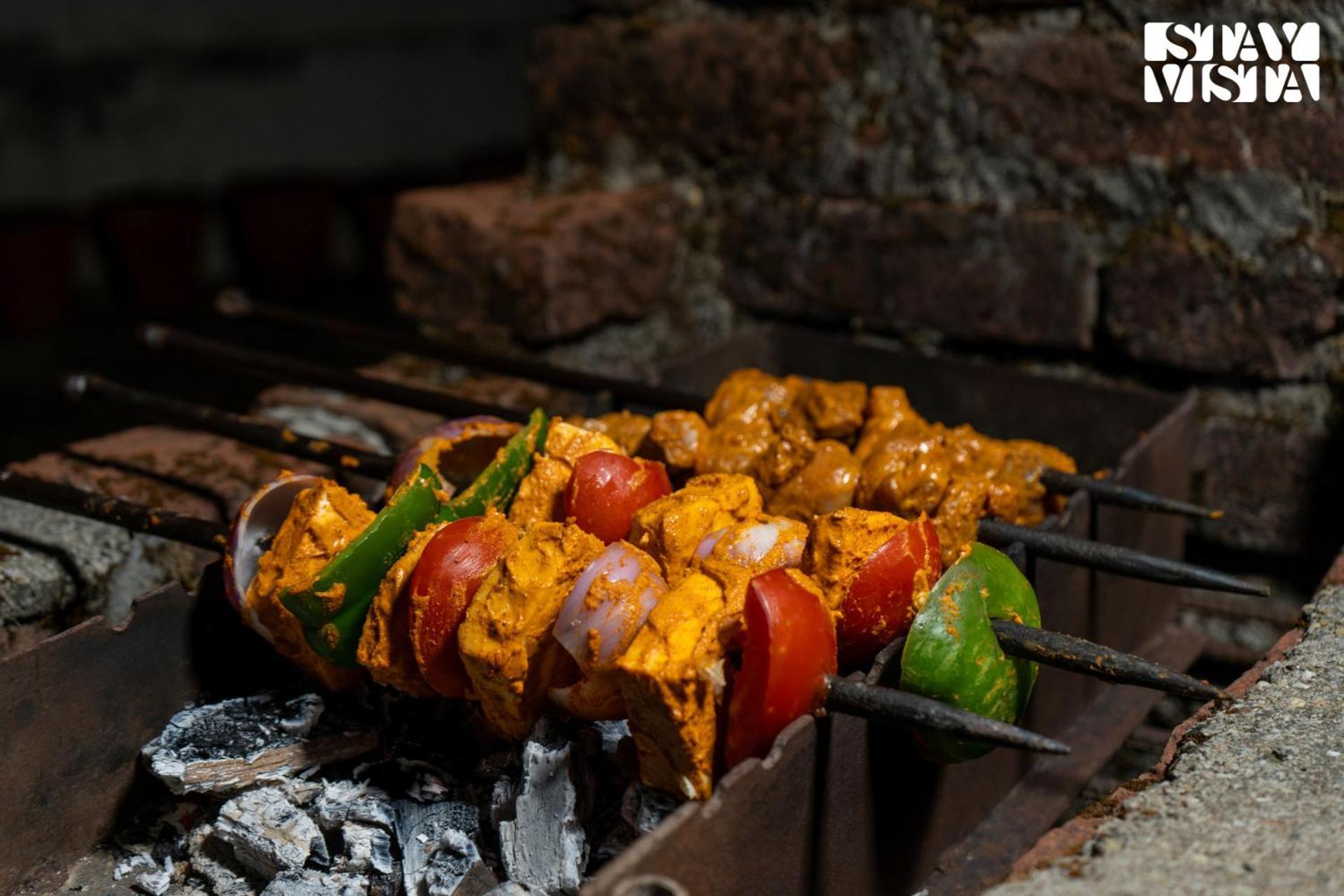 Stayvista At Edwinstowe House With Heater, Bonfire & Bbq Grill Villa Nainital
