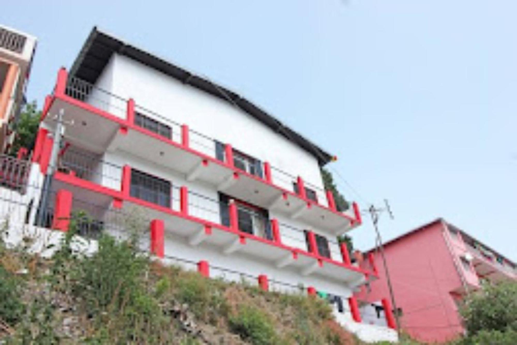 Grg Chinar Lake View Hotel