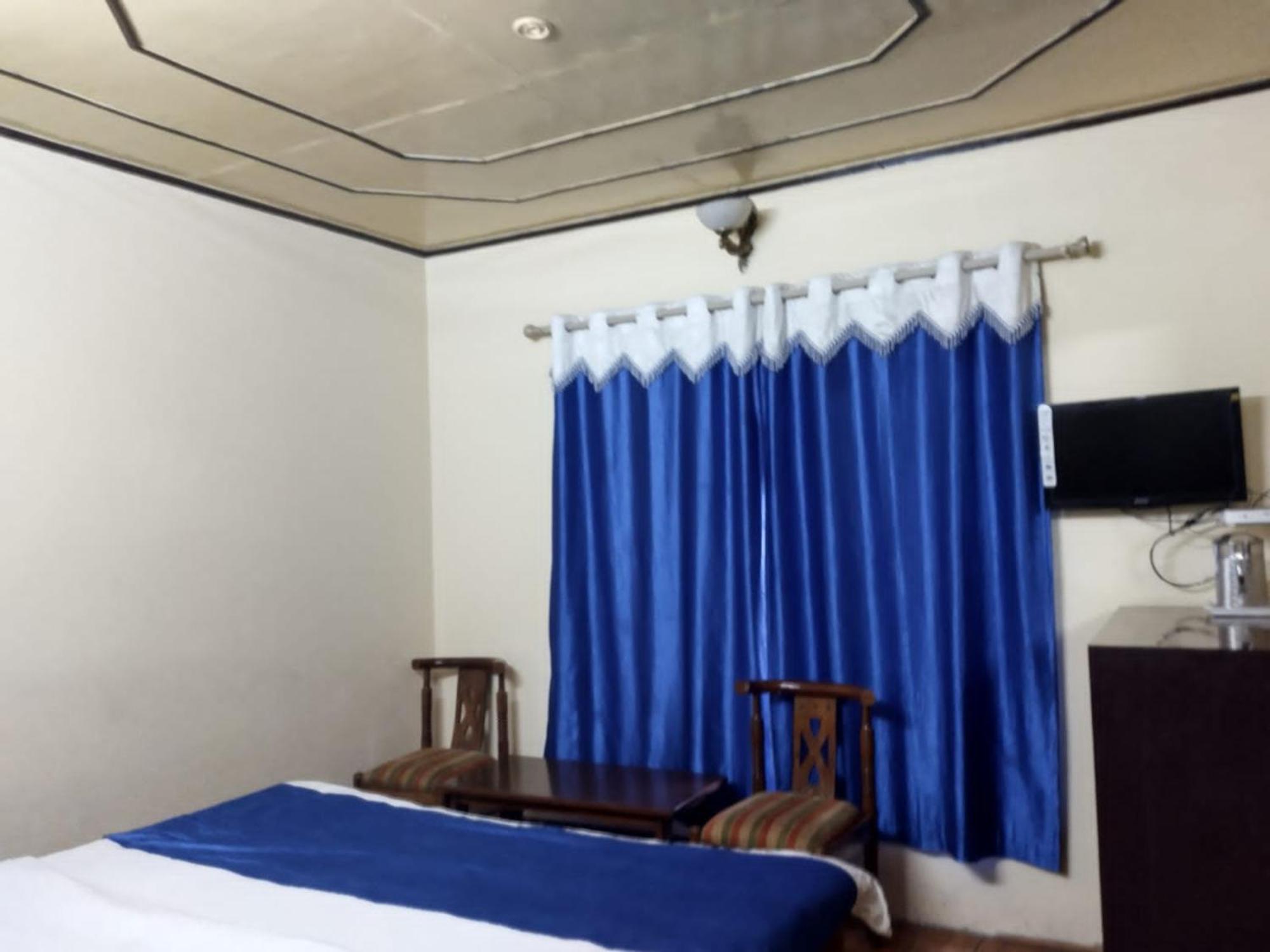 Grg Chinar Lake View Hotel