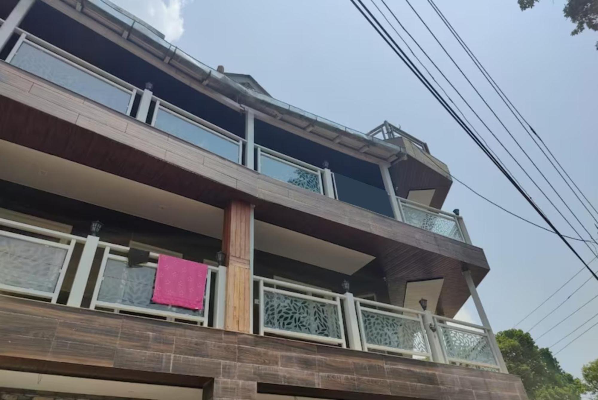 Hotel Goroomgo Payal Lake View Mall Road Nainital