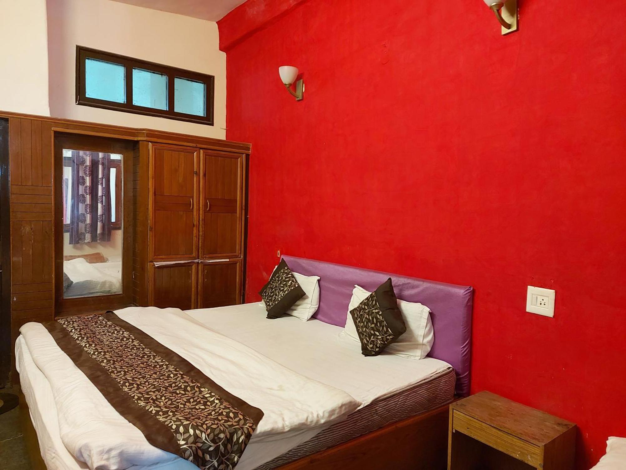 Lake View Mall Road Hotel