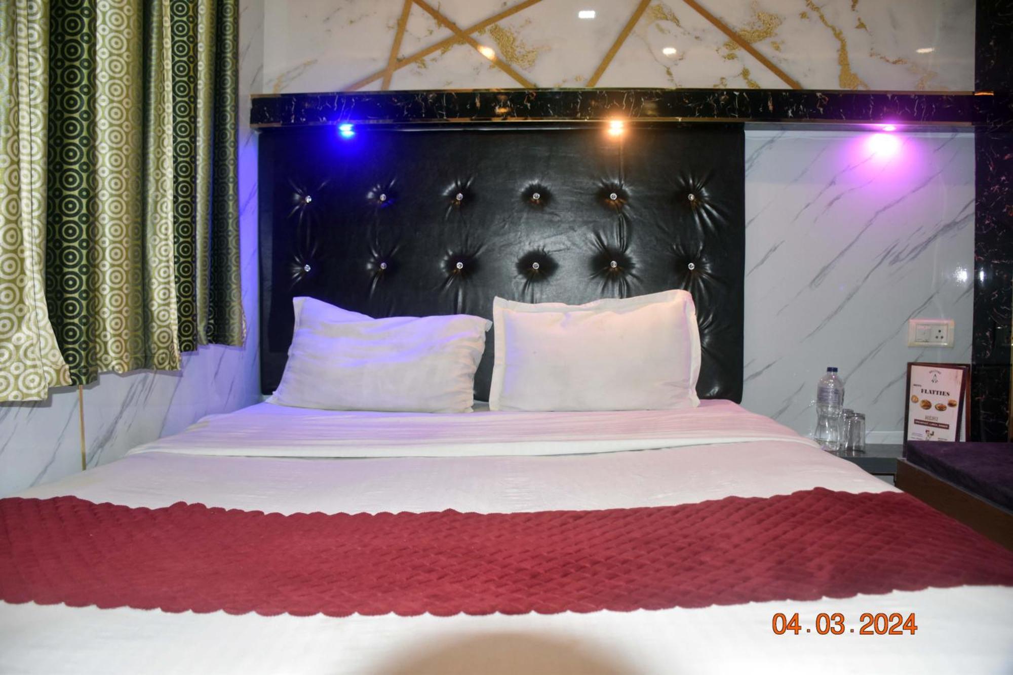Hotel Nainital The Flat#Tiess Near Boat House Club And Naini Lake - Prime Location & Luxury Room - Excellent Customer Service Awarded Nainital