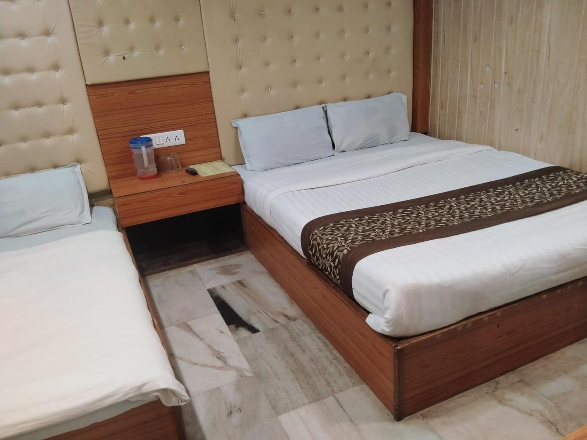 Nainital The Flat#Tiess Near Boat House Club And Naini Lake - Prime Location & Luxury Room - Excellent Customer Service Awarded Hotel 3*