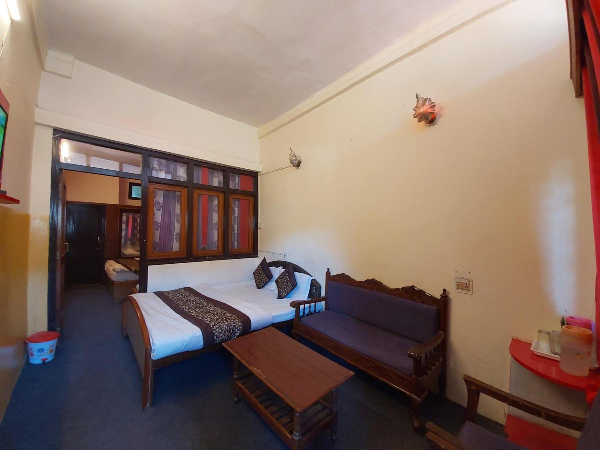 Hotel Lake View Mall Road 3*