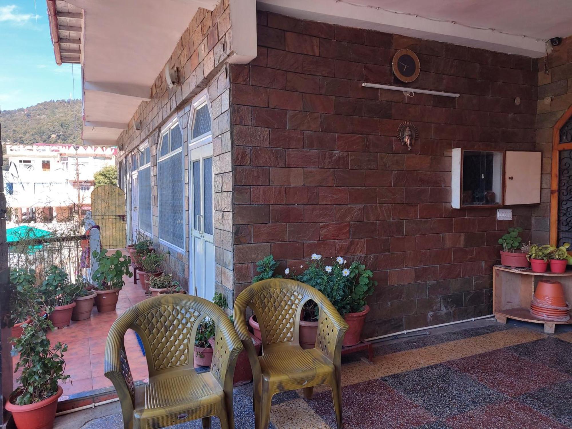 Lake View Mall Road Hotel 3*
