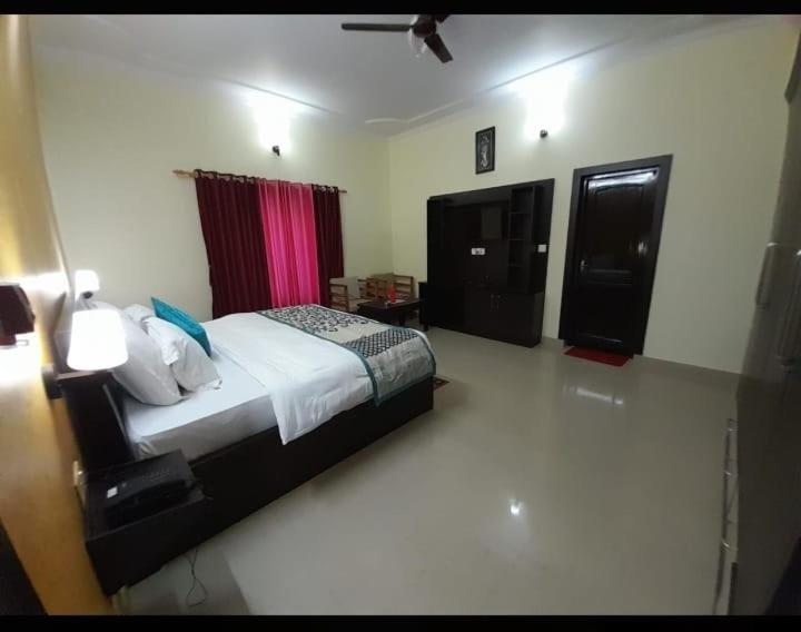 Nabh Hotel 3*