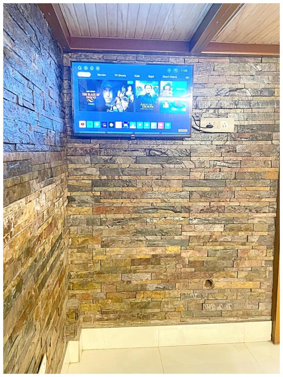 Gp Mall Road Near Naini - A Luxury With Newly Decorated And Renovated - With Wifi - Service Available - Book Now 3*