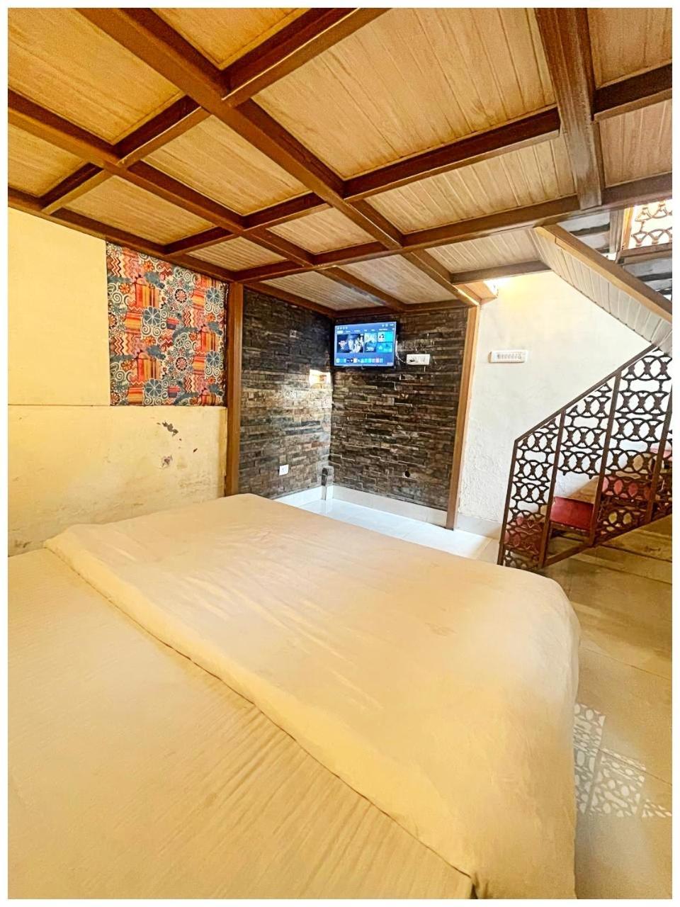 Gp Mall Road Near Naini - A Luxury With Newly Decorated And Renovated - With Wifi - Service Available - Book Now Hotel