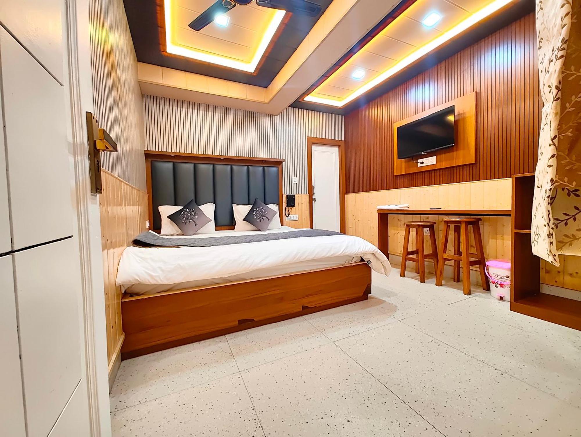 Gp Mall Road Near Naini - A Luxury With Newly Decorated And Renovated - With Wifi - Service Available - Book Now Hotel Nainital