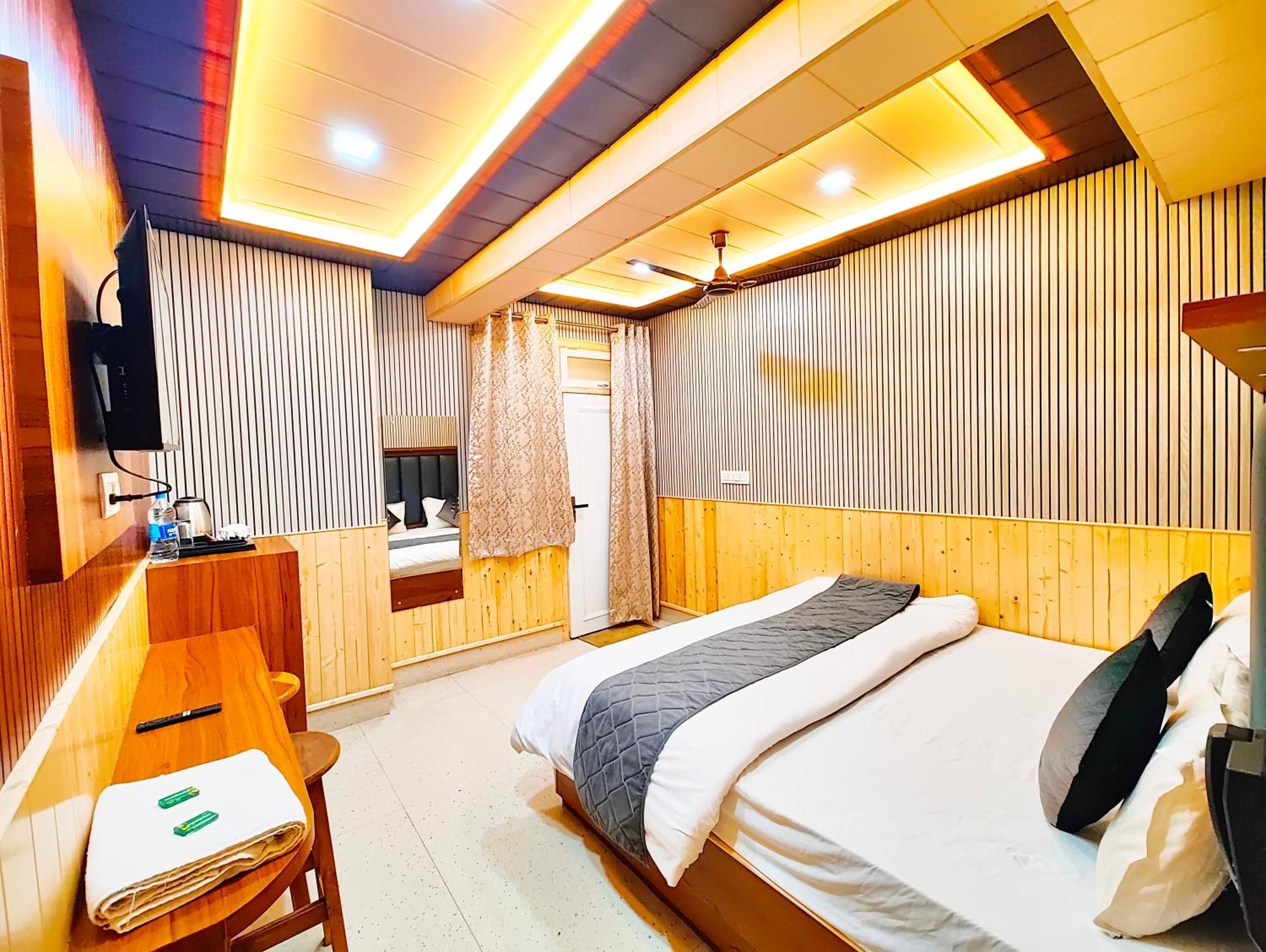Hotel Gp Mall Road Near Naini - A Luxury With Newly Decorated And Renovated - With Wifi - Service Available - Book Now 3*