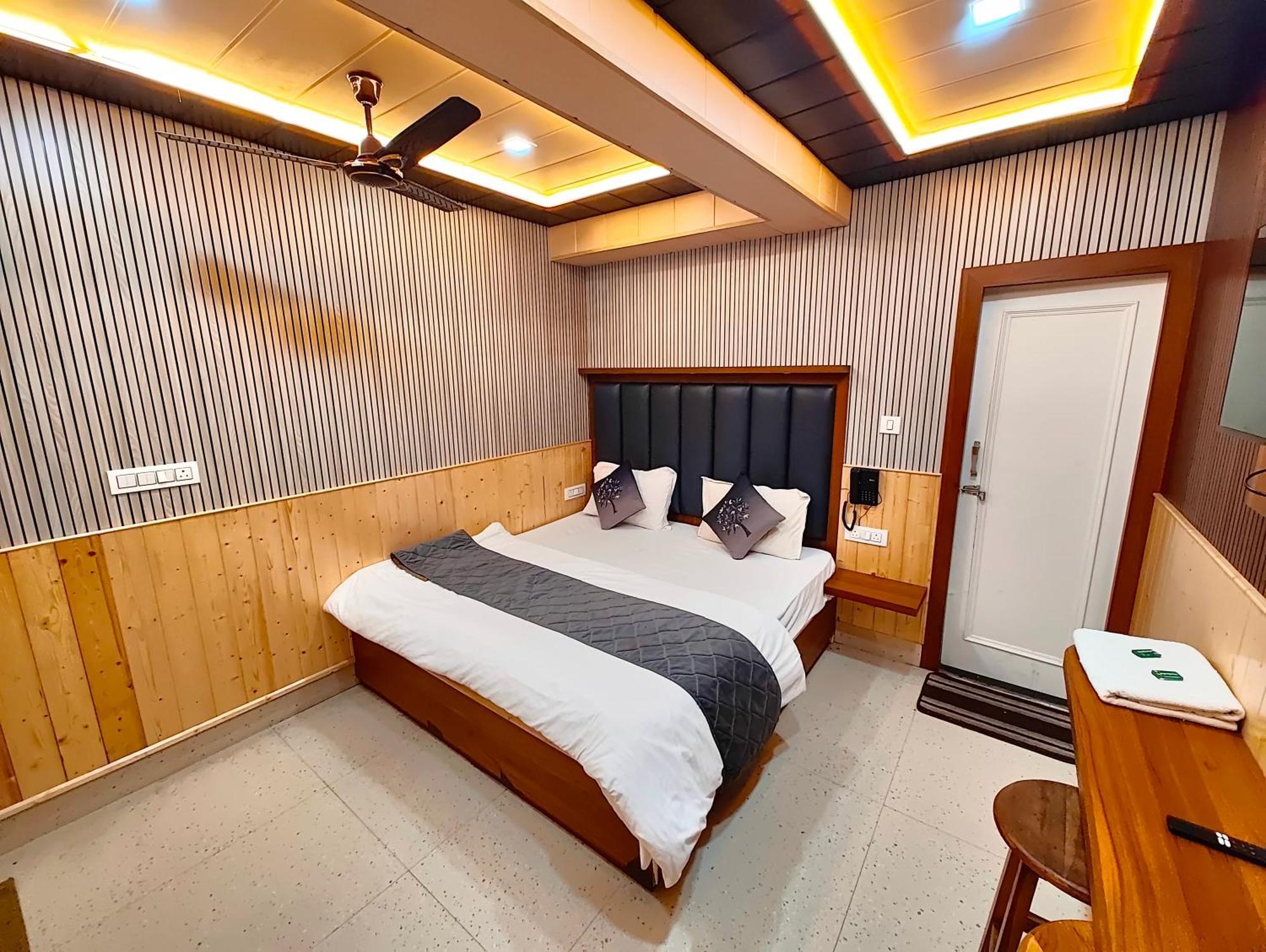 Gp Mall Road Near Naini - A Luxury With Newly Decorated And Renovated - With Wifi - Service Available - Book Now Nainital