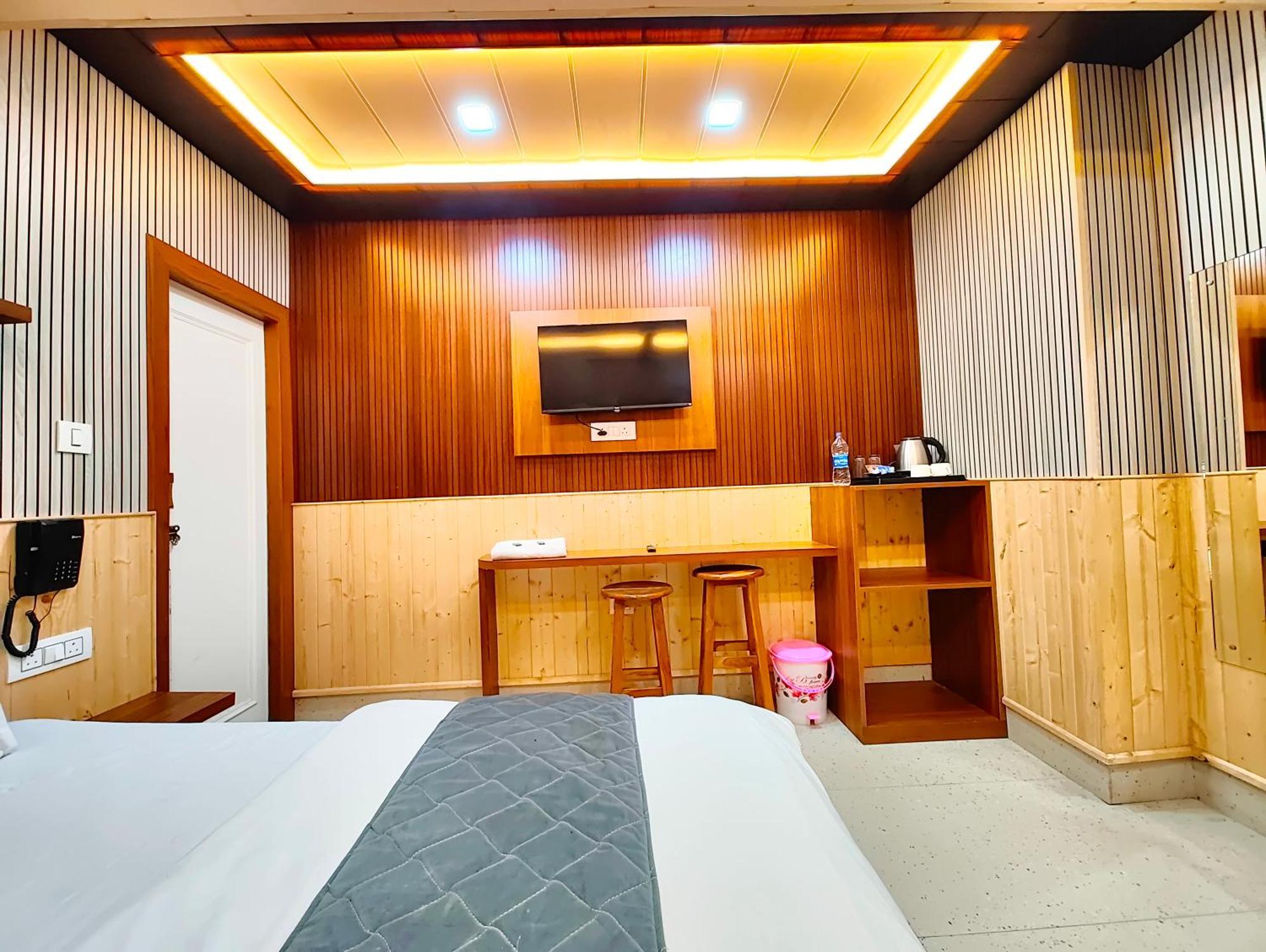 Gp Mall Road Near Naini - A Luxury With Newly Decorated And Renovated - With Wifi - Service Available - Book Now Nainital