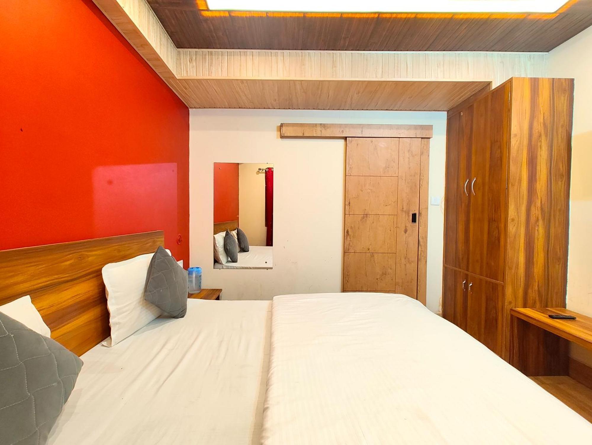 Gp Mall Road Near Naini - A Luxury With Newly Decorated And Renovated - With Wifi - Service Available - Book Now Hotel 3*