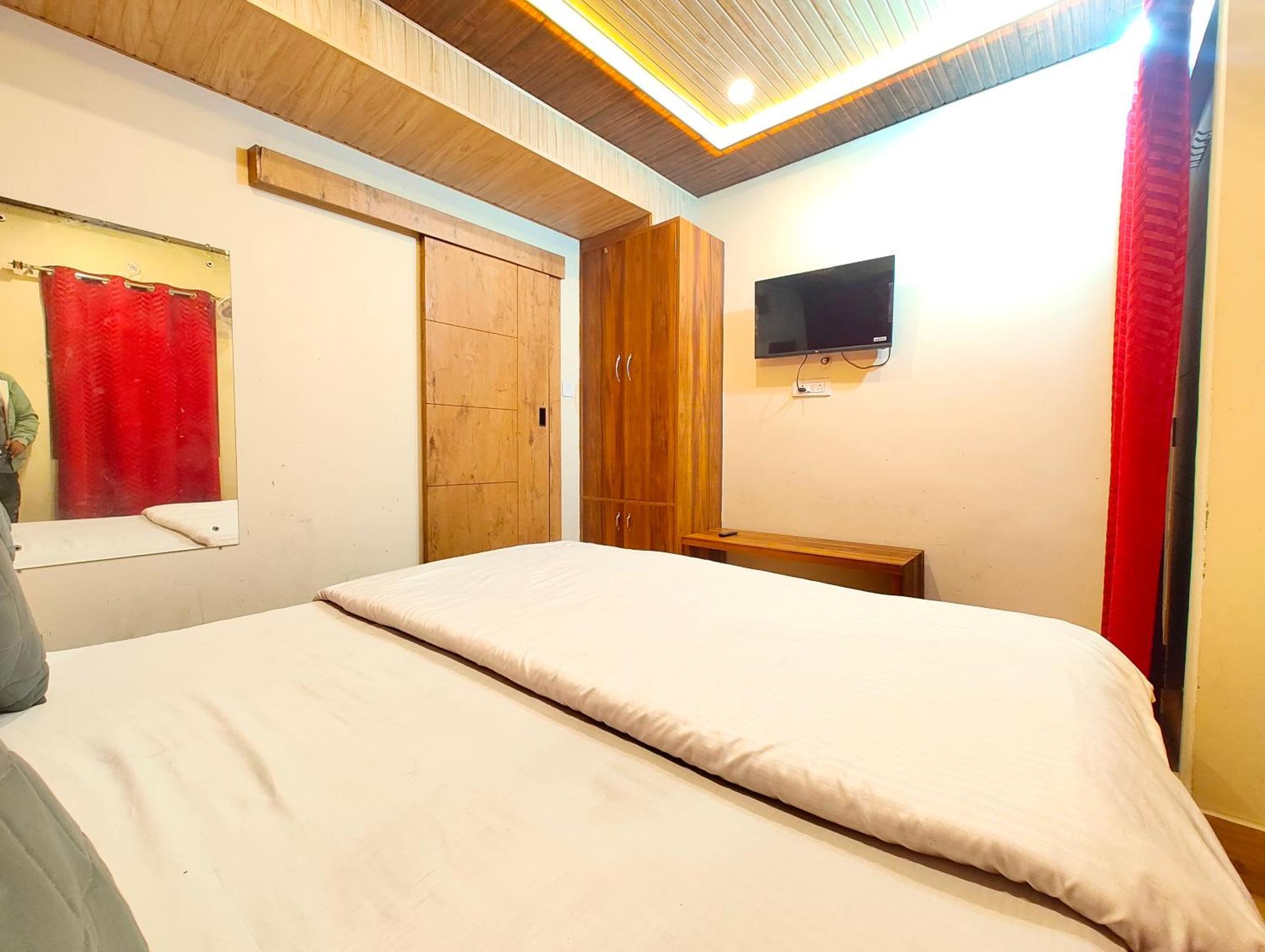 Hotel Gp Mall Road Near Naini - A Luxury With Newly Decorated And Renovated - With Wifi - Service Available - Book Now 3*
