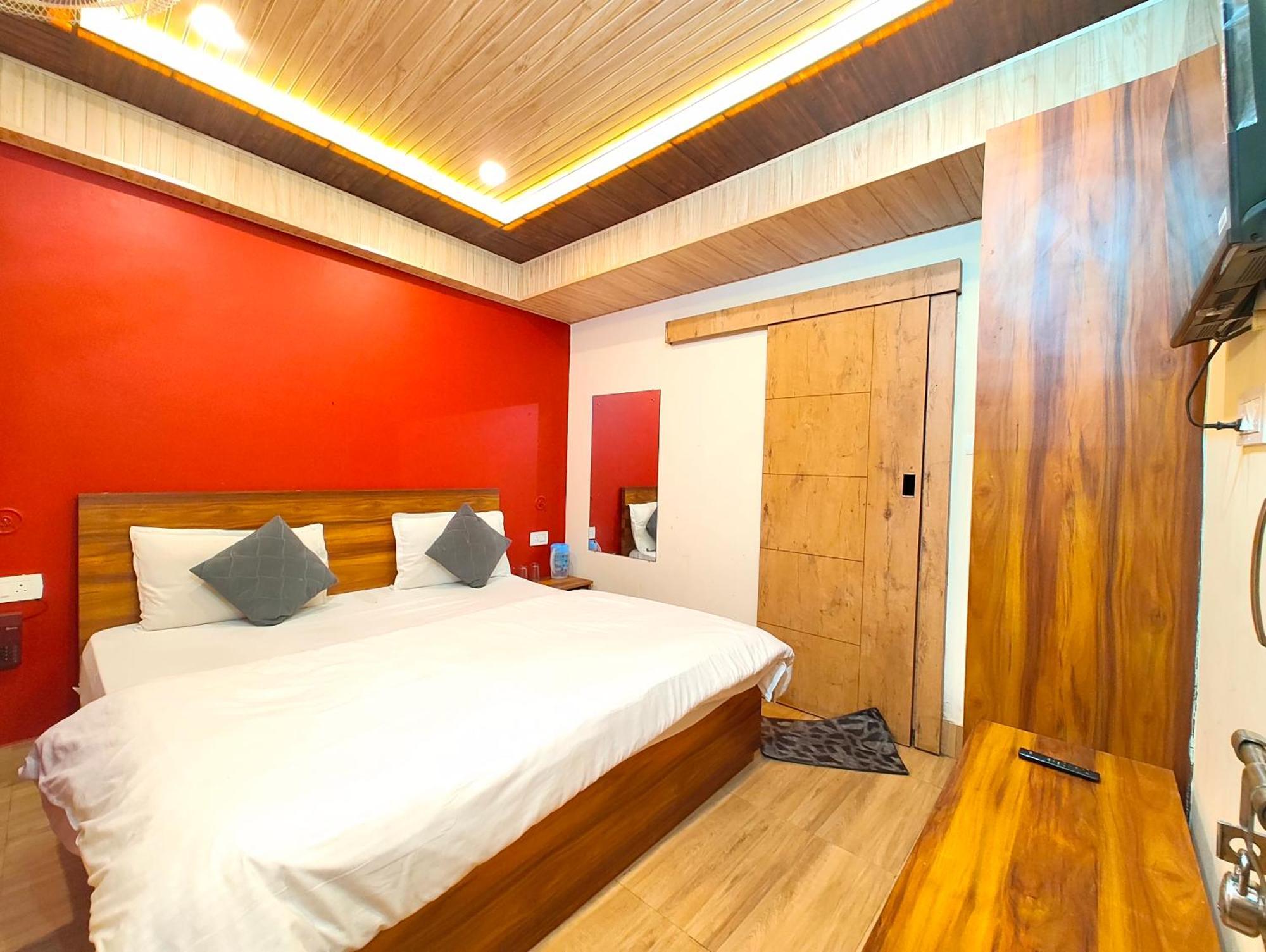 Hotel Gp Mall Road Near Naini - A Luxury With Newly Decorated And Renovated - With Wifi - Service Available - Book Now