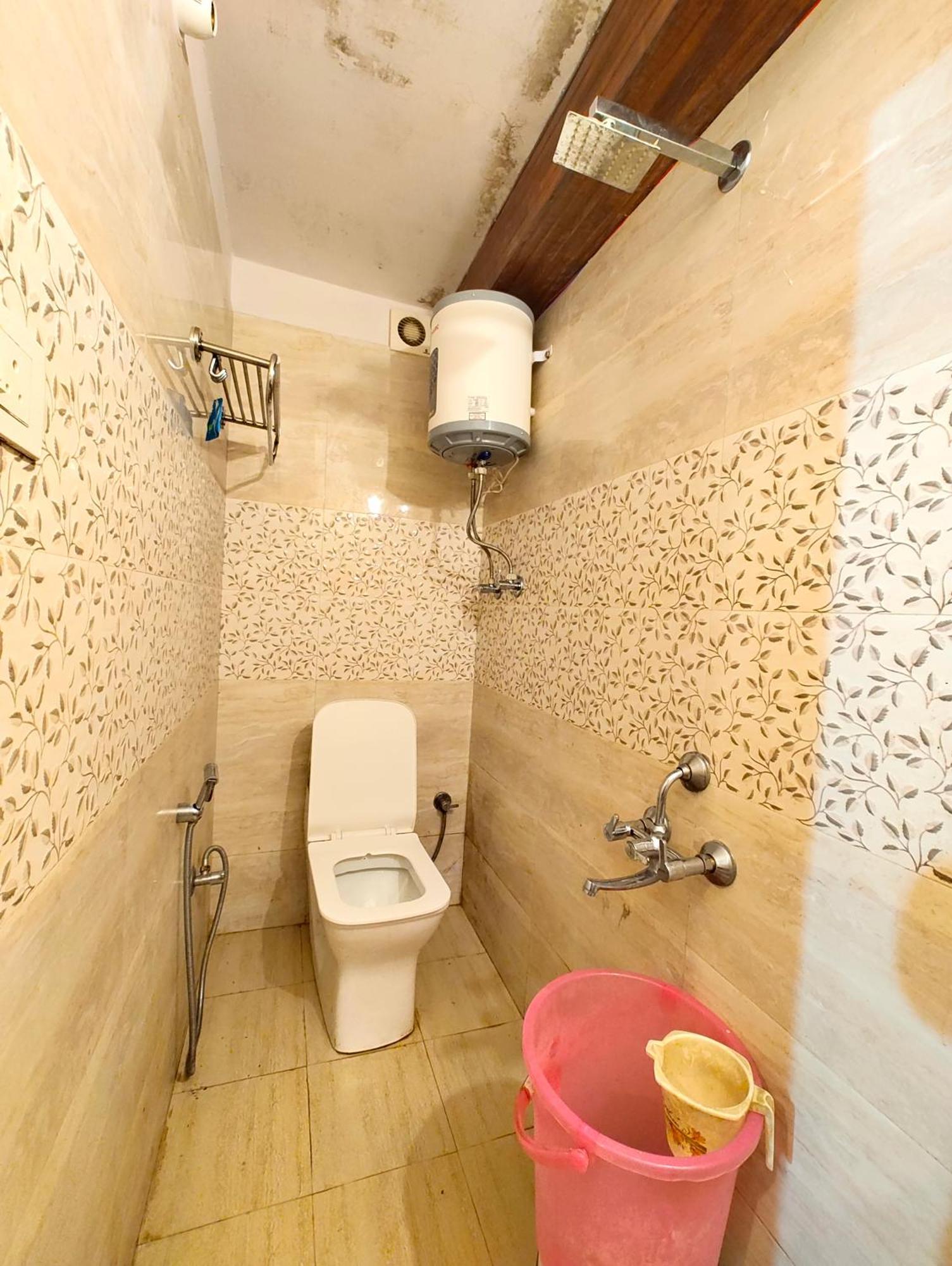 Hotel Gp Mall Road Near Naini - A Luxury With Newly Decorated And Renovated - With Wifi - Service Available - Book Now