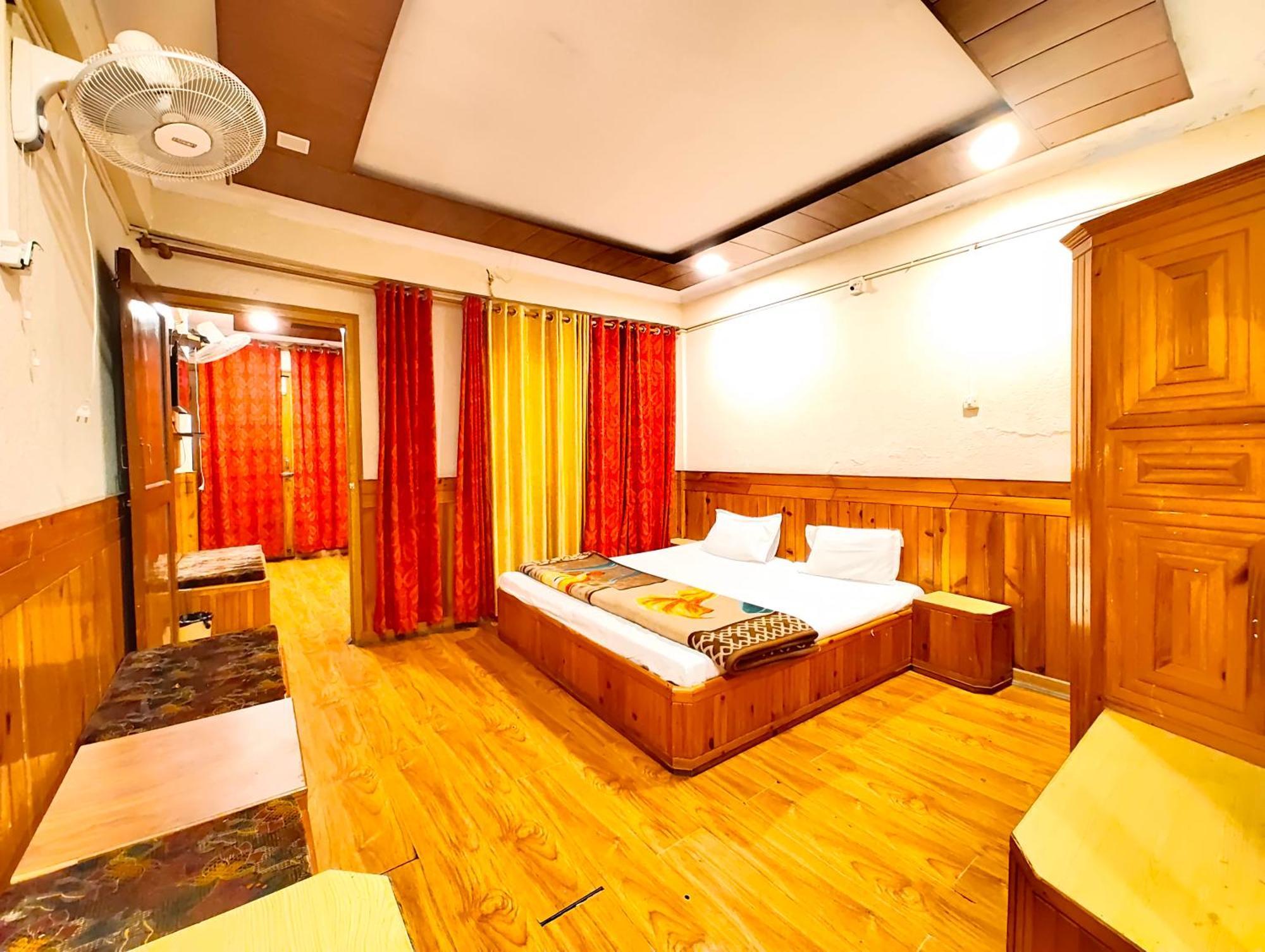 Shalimar The Mall Road 3* Nainital