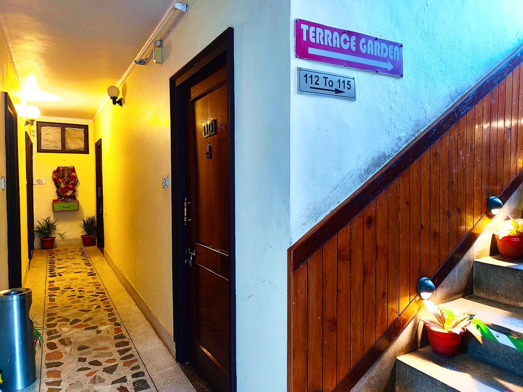 Hotel Ankur View Mall Road - On Terrace Open Restauarant With View And Valley Mountain View With Wifi - Service Available - Vacation With Family - Book Now 3*