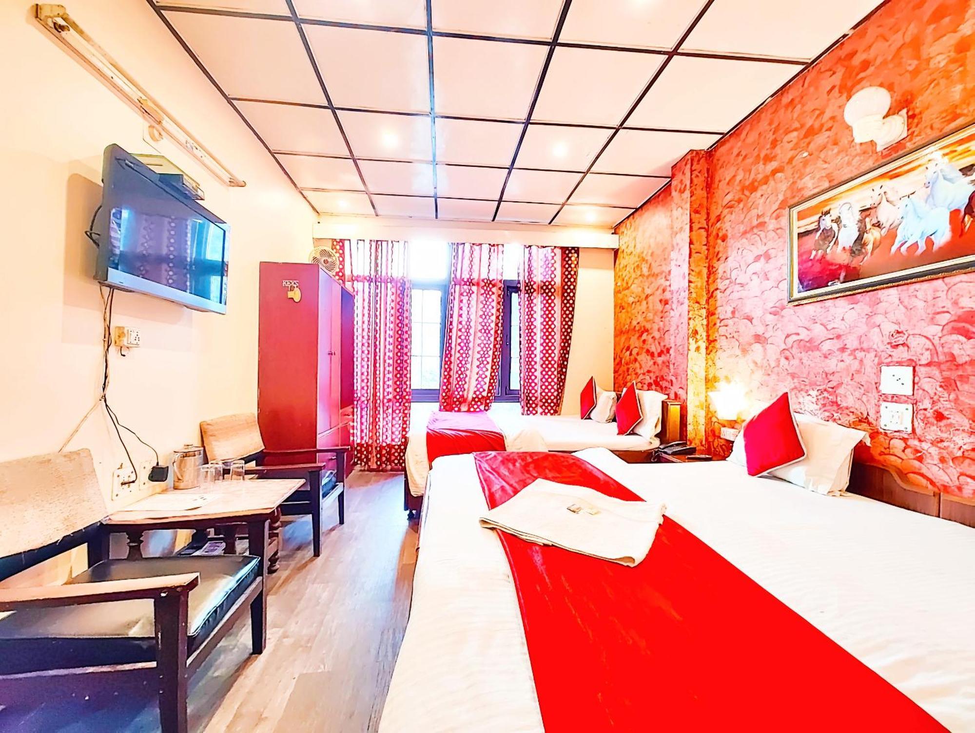 Ankur View Mall Road - On Terrace Open Restauarant With View And Valley Mountain View With Wifi - Service Available - Vacation With Family - Book Now Hotel 3*