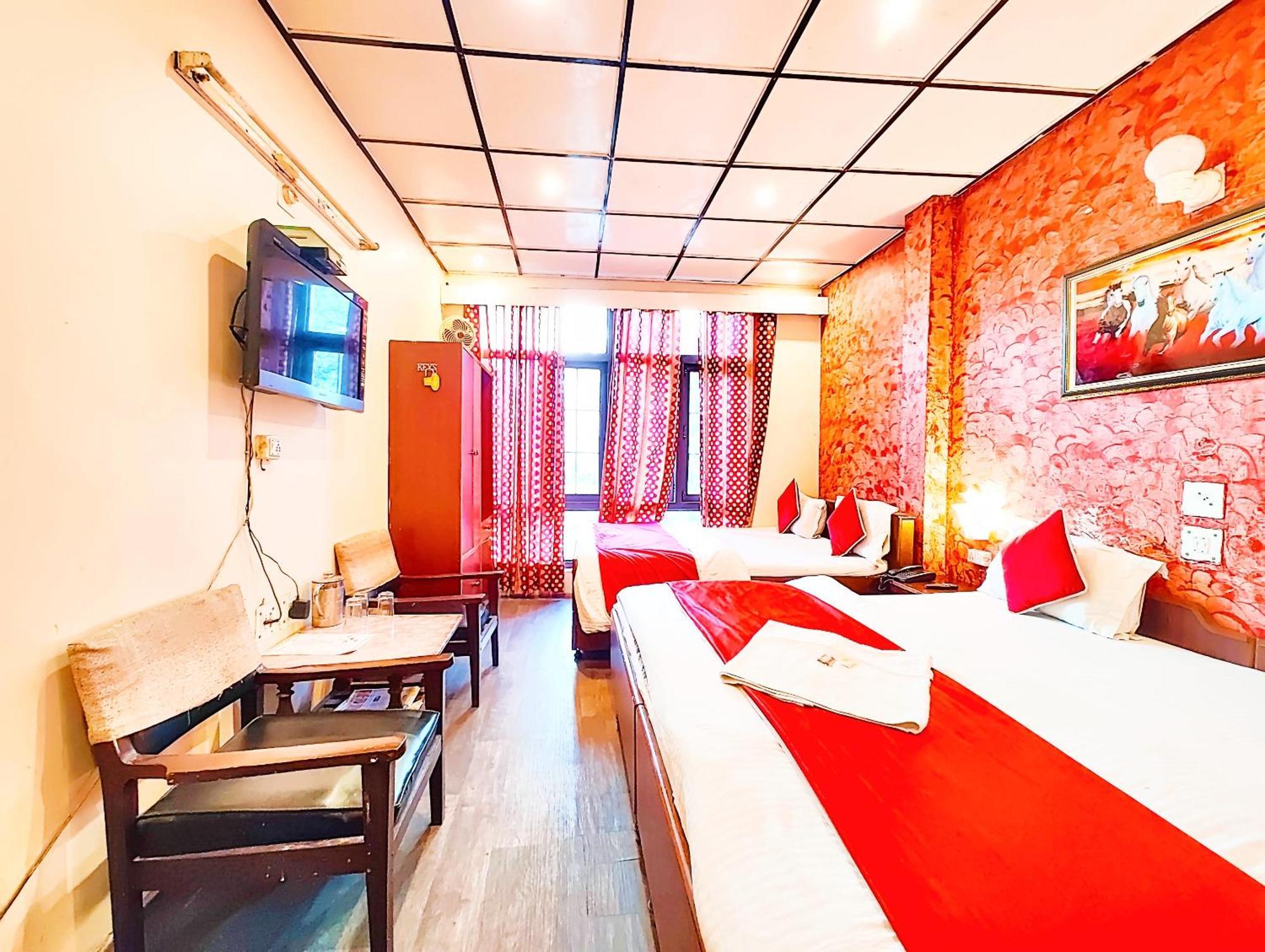 Ankur View Mall Road - On Terrace Open Restauarant With View And Valley Mountain View With Wifi - Service Available - Vacation With Family - Book Now 3*