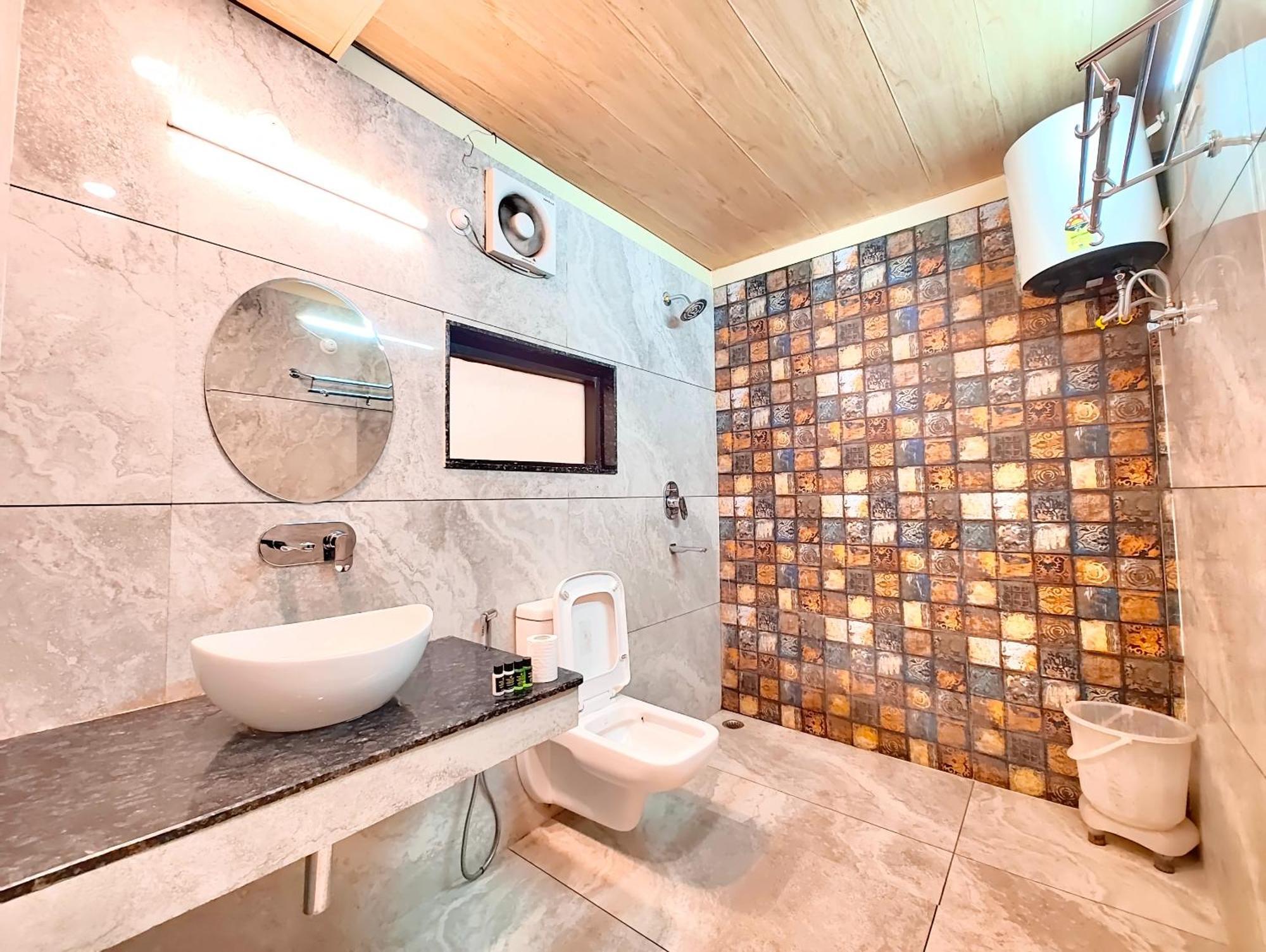 Hotel A Premium Hidden - Walking Distance From Naini - A Luxury Boutique In With Newly Decorated And Restaurat And Wi Fi - Wondfull Customer Service Awarded