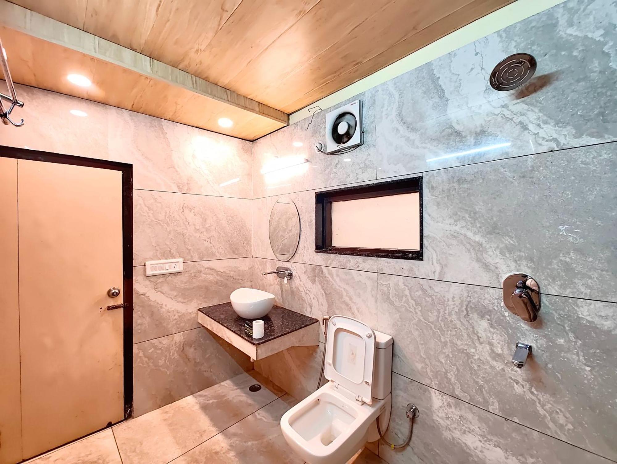 A Premium Hidden - Walking Distance From Naini - A Luxury Boutique In With Newly Decorated And Restaurat And Wi Fi - Wondfull Customer Service Awarded Hotel
