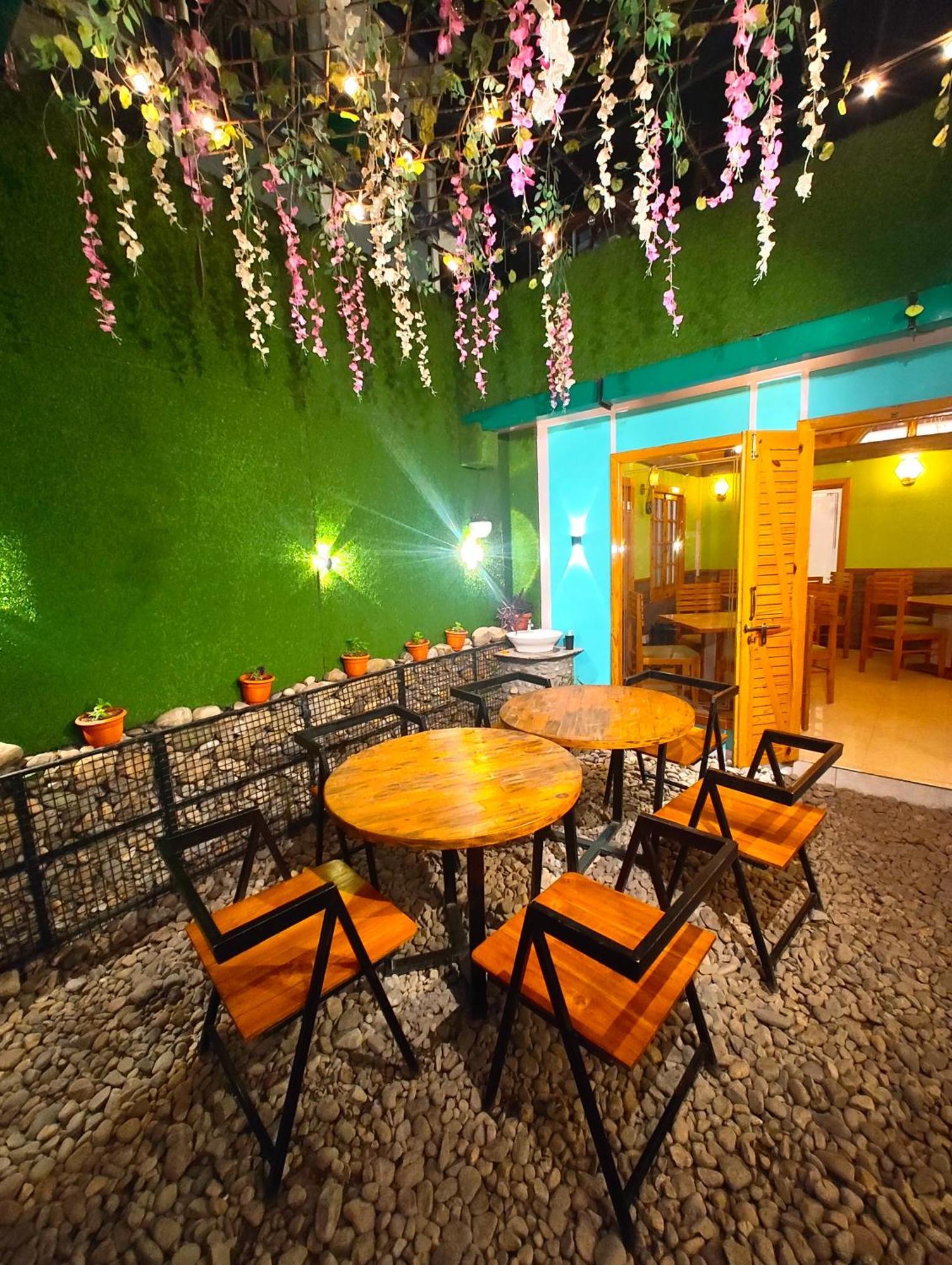 A Premium Hidden - Walking Distance From Naini - A Luxury Boutique In With Newly Decorated And Restaurat And Wi Fi - Wondfull Customer Service Awarded Hotel
