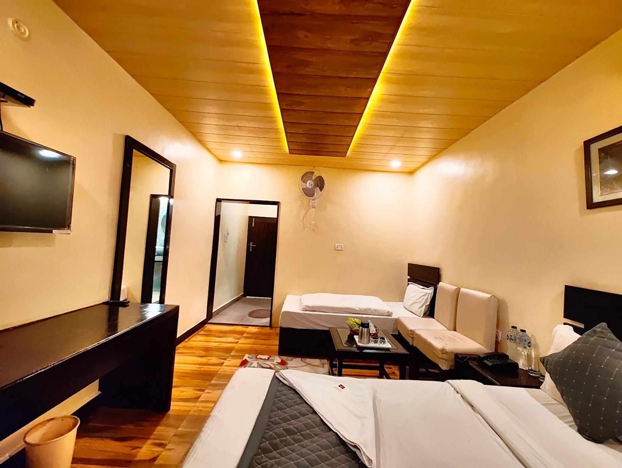 A Premium Hidden - Walking Distance From Naini - A Luxury Boutique In With Newly Decorated And Restaurat And Wi Fi - Wondfull Customer Service Awarded Hotel 3*