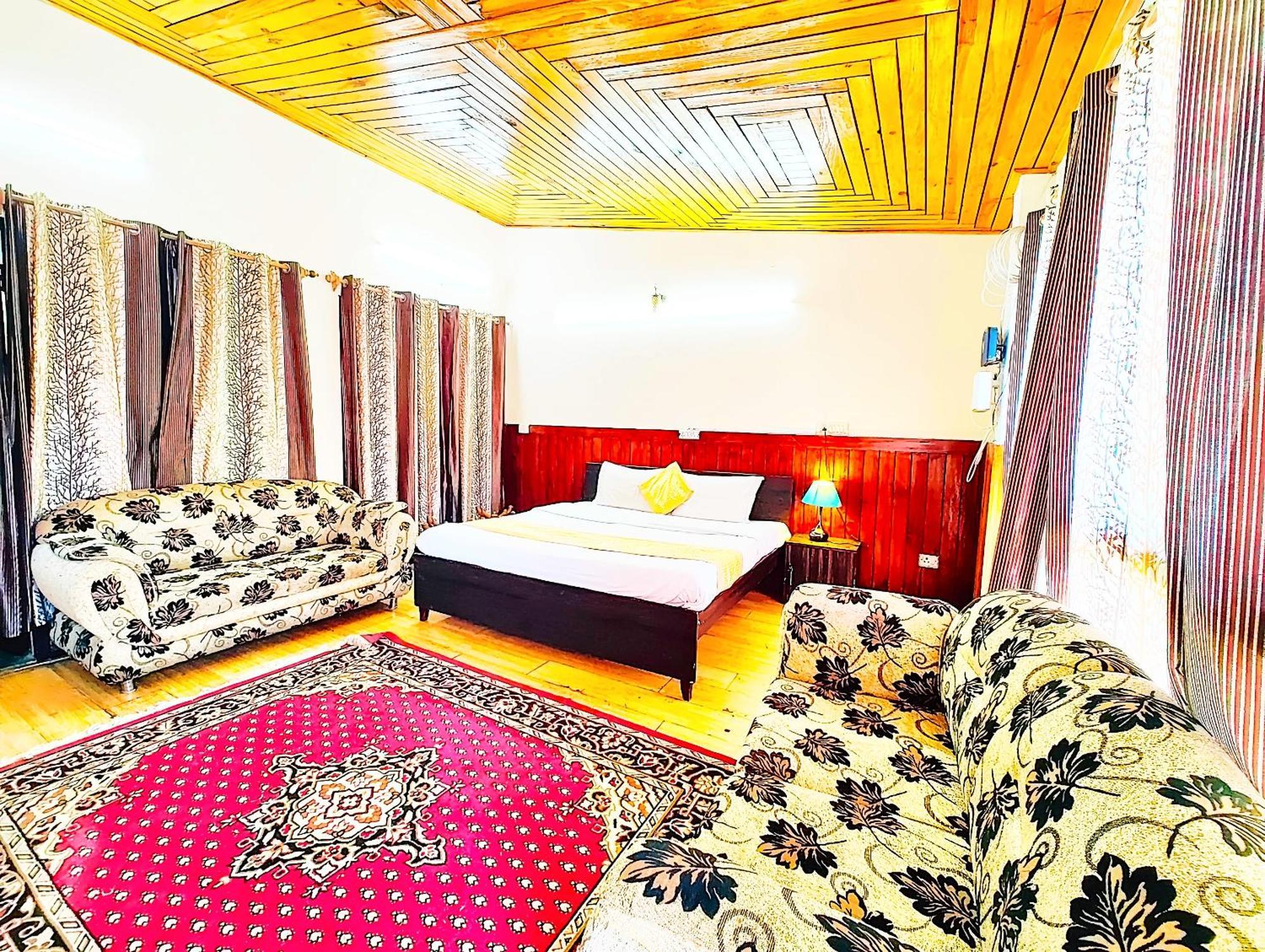 And Me - Near Mall Road And Naini With Wifi- Service And Parking Facilities Available - Book Now Hotel