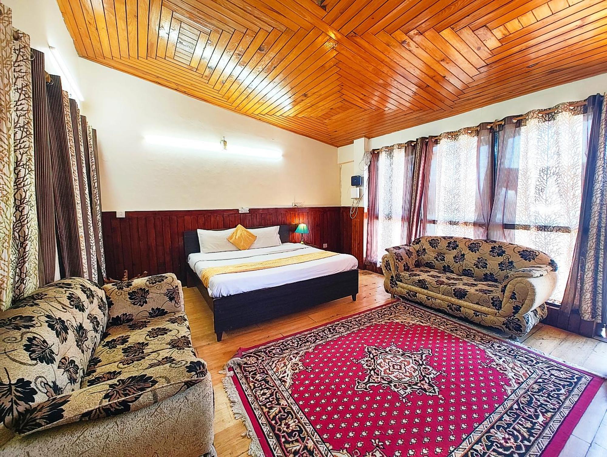Hotel And Me - Near Mall Road And Naini With Wifi- Service And Parking Facilities Available - Book Now
