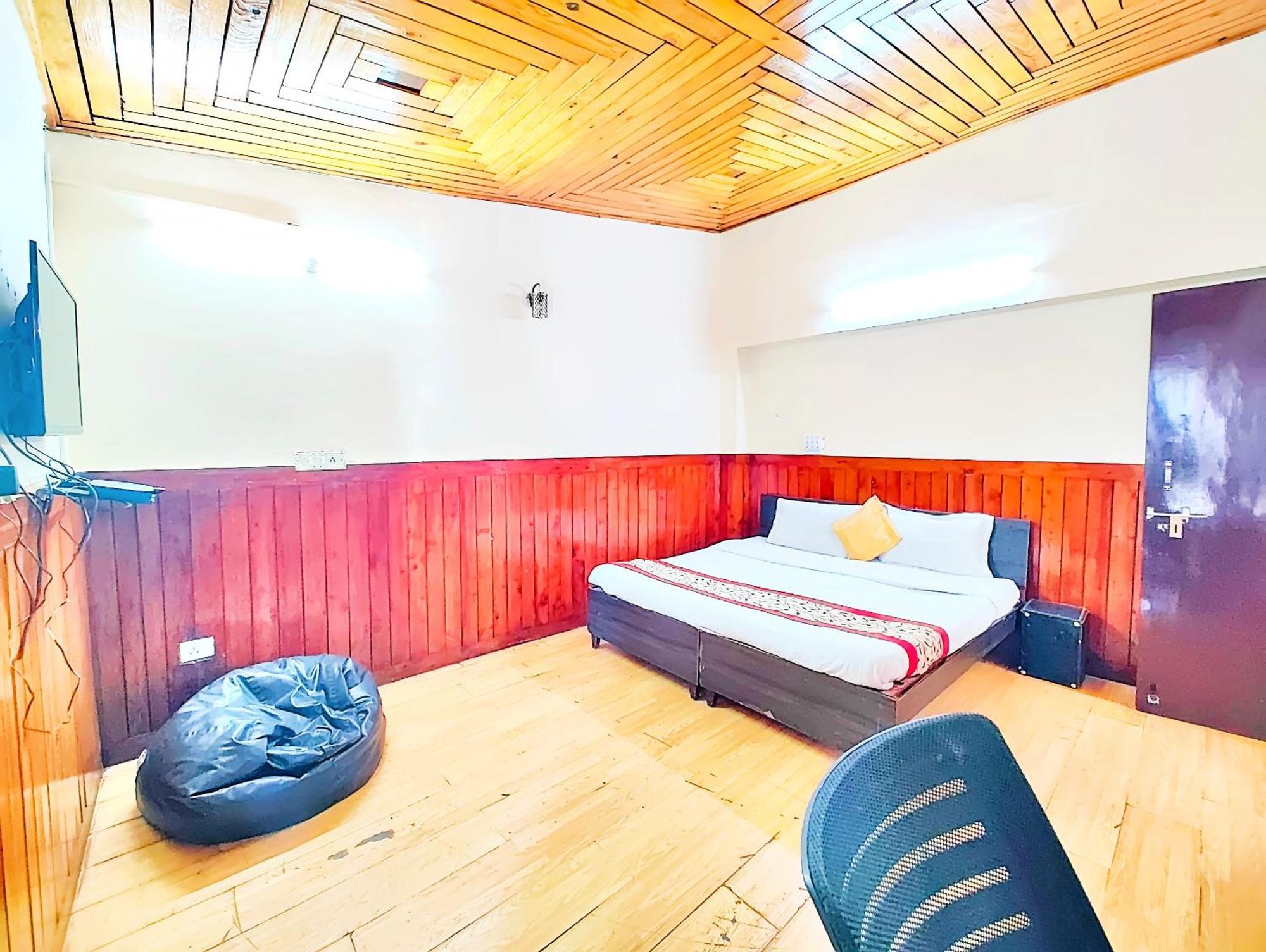 And Me - Near Mall Road And Naini With Wifi- Service And Parking Facilities Available - Book Now Hotel Nainital