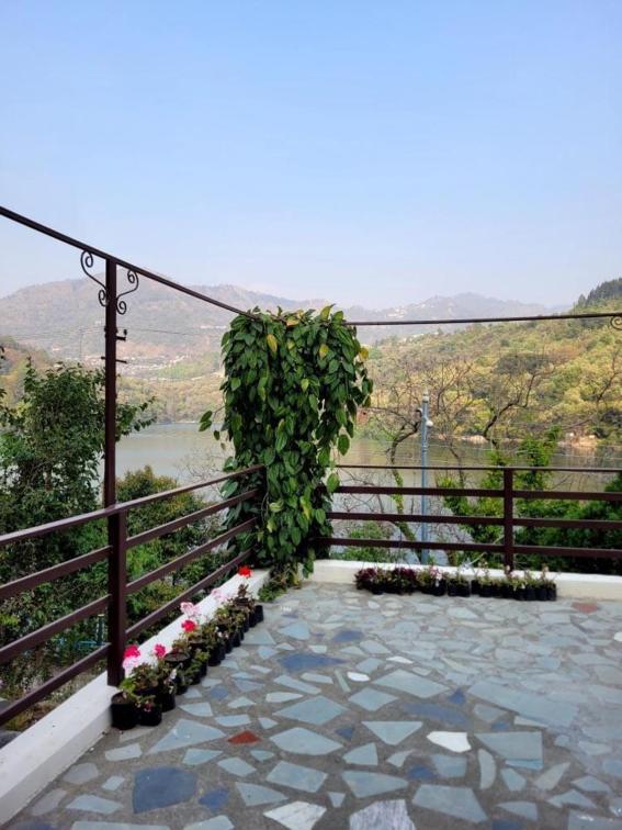 Happy Owls Lakeside Bhimtal