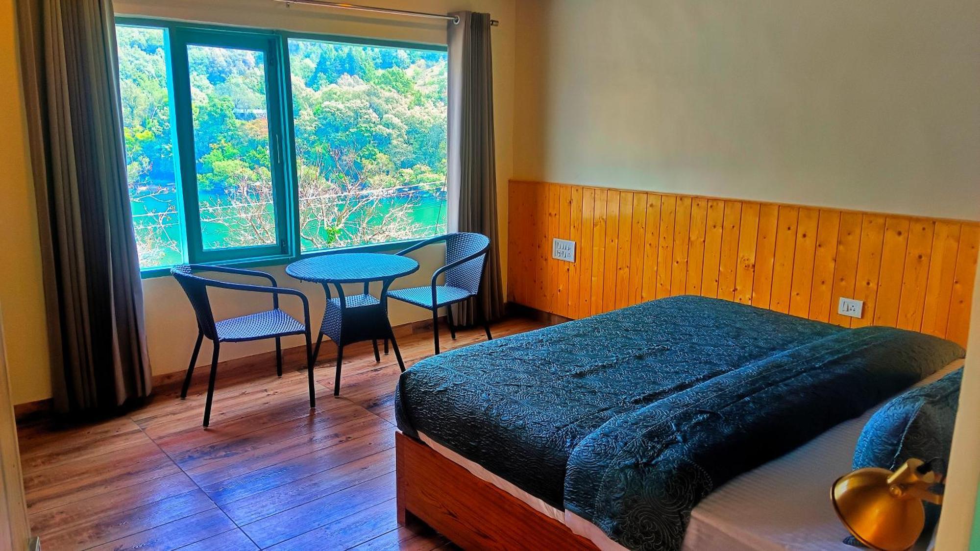 Happy Owls Lakeside 3* Bhimtal
