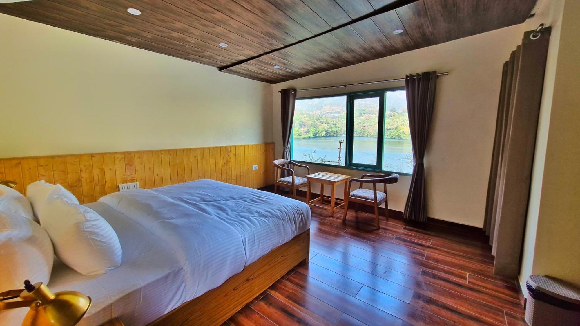 Hotel Happy Owls Lakeside Bhimtal
