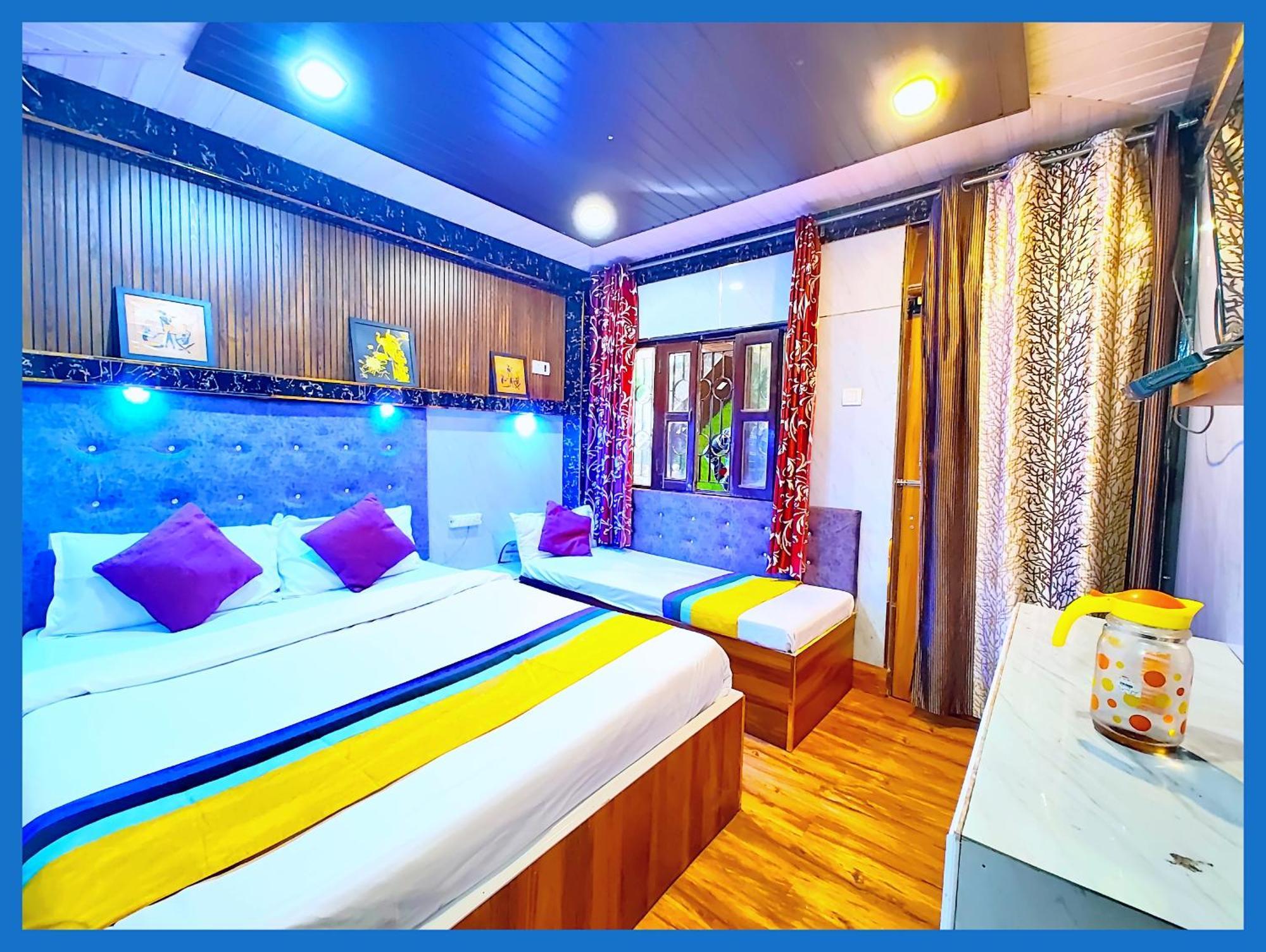 Flattiess ! Near Mall Road - Open Sitting Area On Terrace With Full Naini View And Mountain Valley View - Wi Fi - Service Available - Rated Nainital